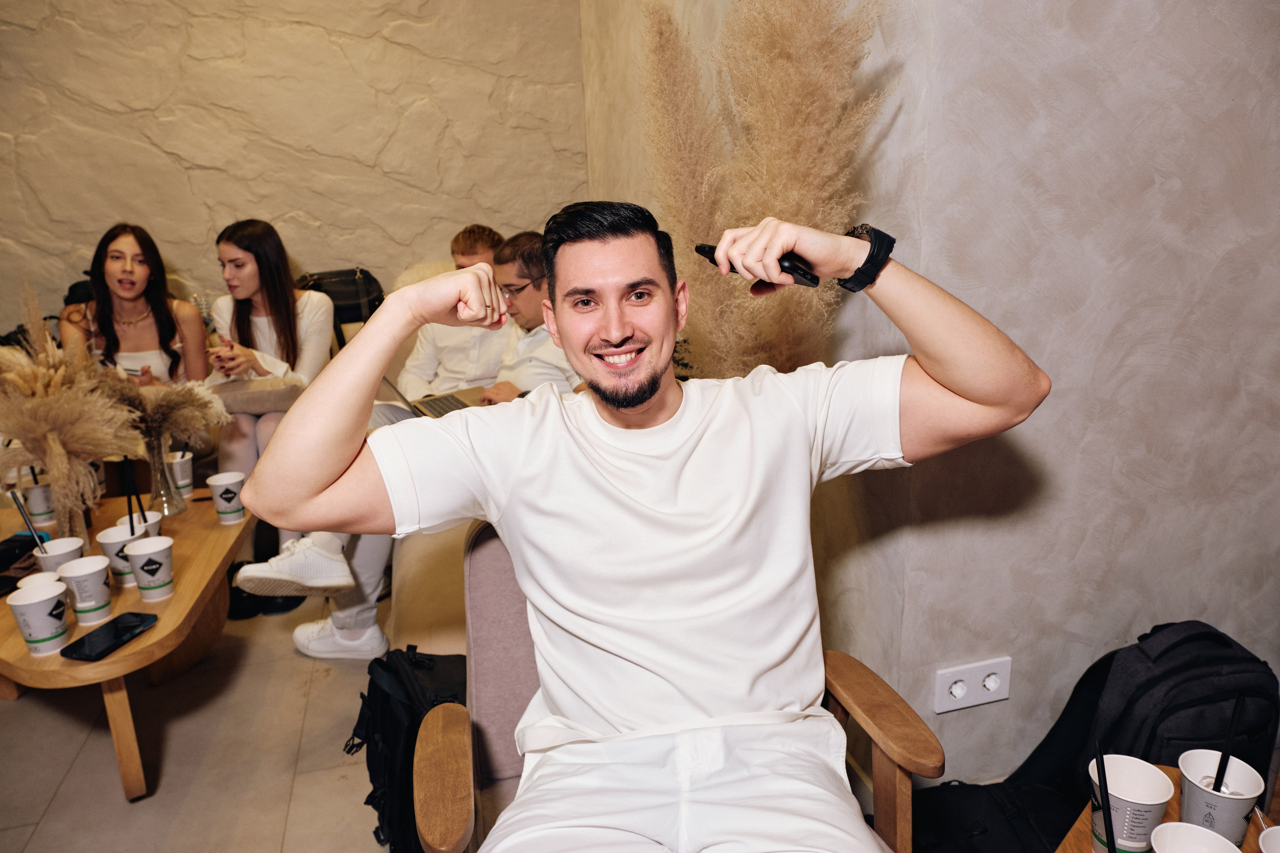 Корпоратив в белом компании Pride group. Семейные и свадебные фотосессии в СПб, в студии, на улице, на природе