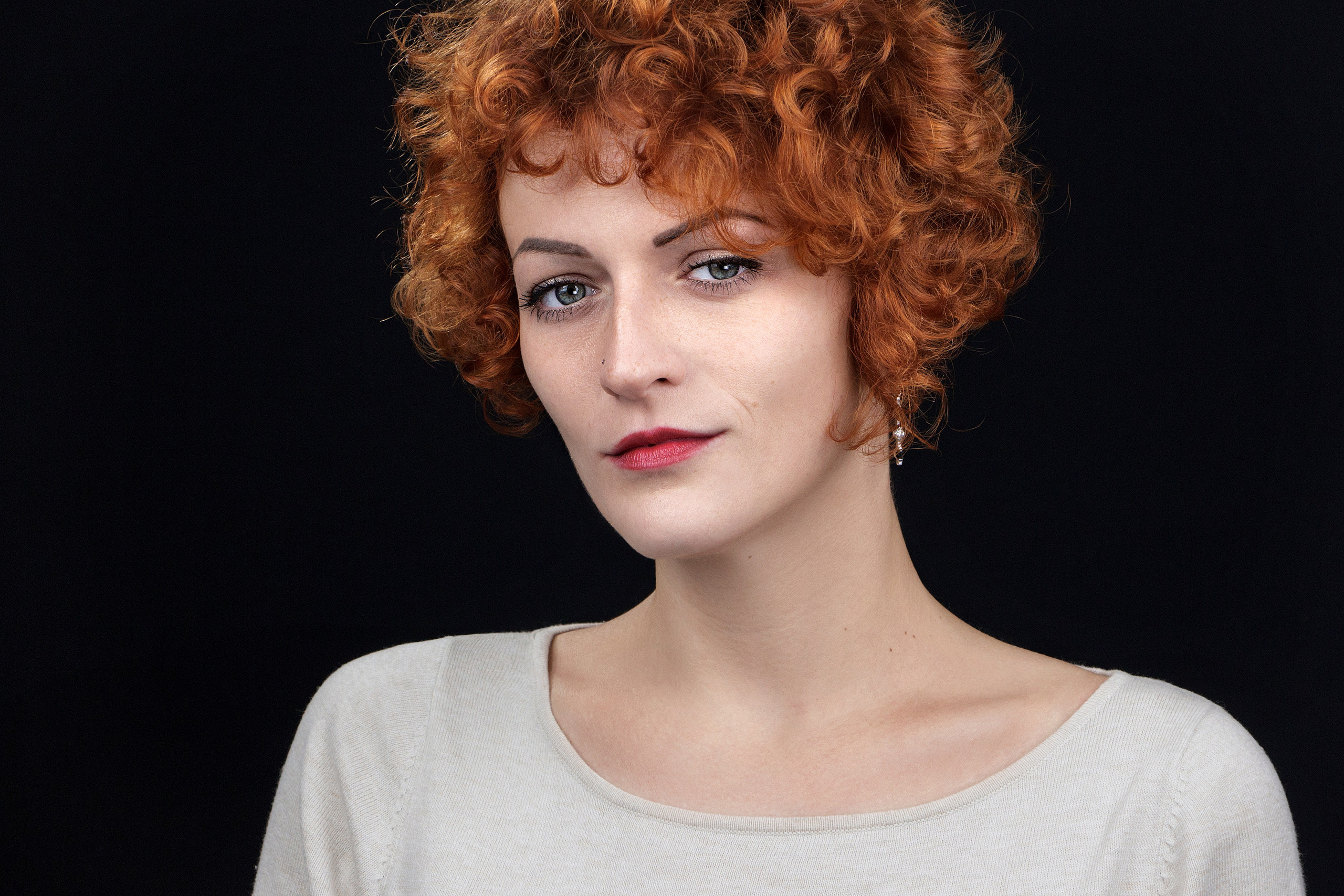 Ассоциированный фотограф. Бизнес-портрет | Хедшот-фотограф | Студия делового портрета в Москве