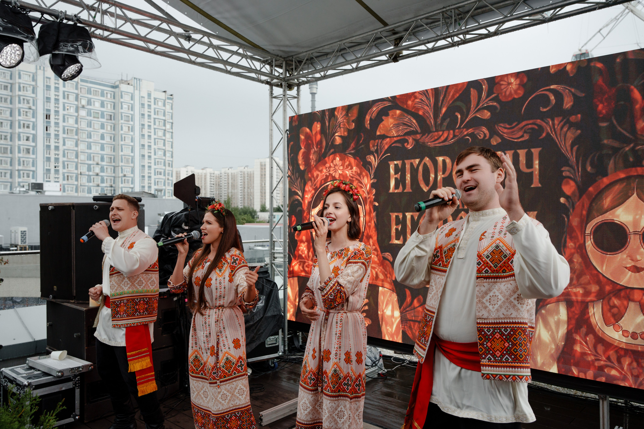 Репортажный фотограф на гендер пати в славянском стиле в Москве. Репортажный фотограф Москва Сергей Дружинин