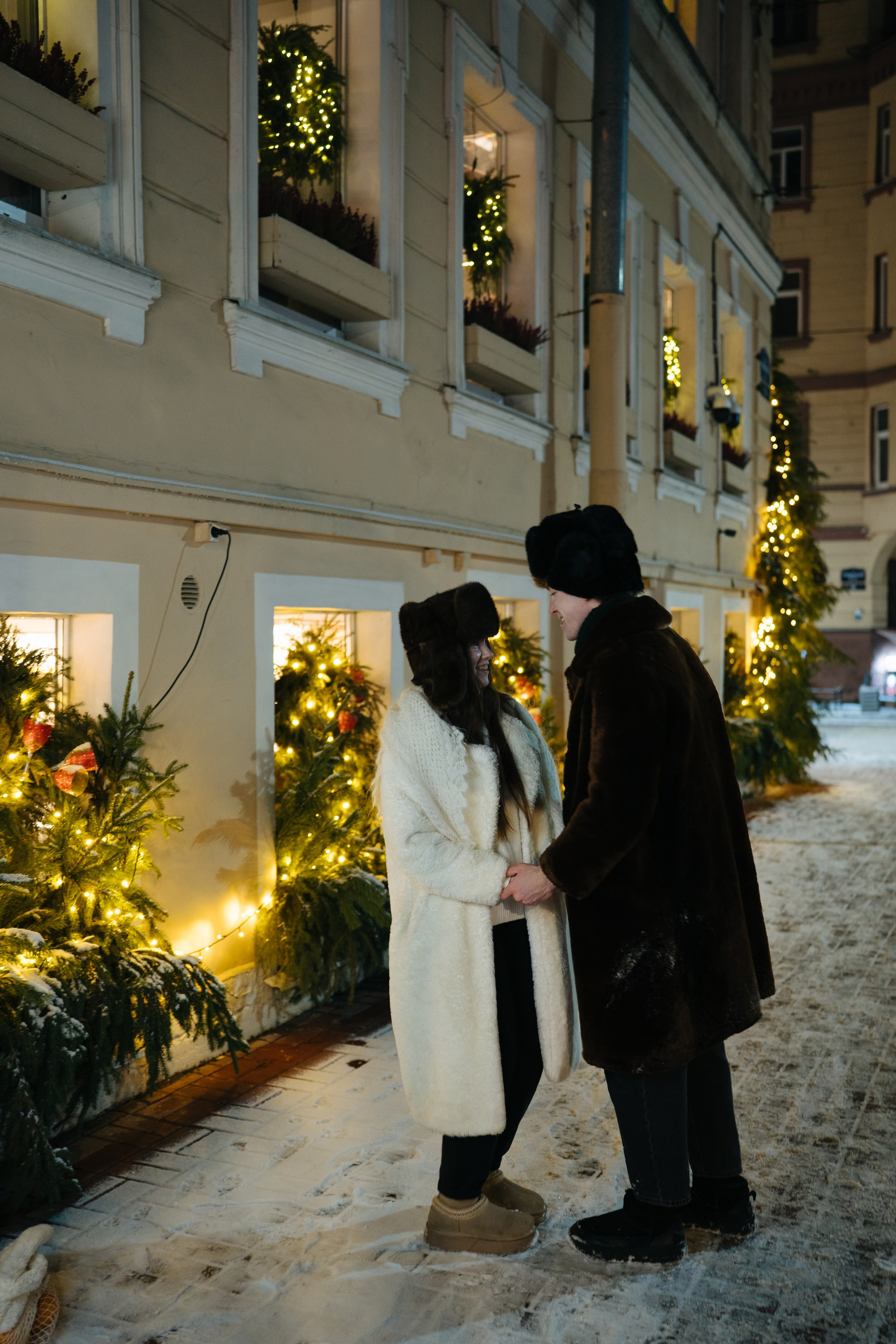 НОВОГОДНЯЯ ПРОГУЛКА ПАРЫ ПО ЧЕРНЫШЕВСКОЙ ПЕРЕД НОВЫМ ГОДОМ. Профессиональный фотограф, Санкт-Петербург — Виктория Богомолова
