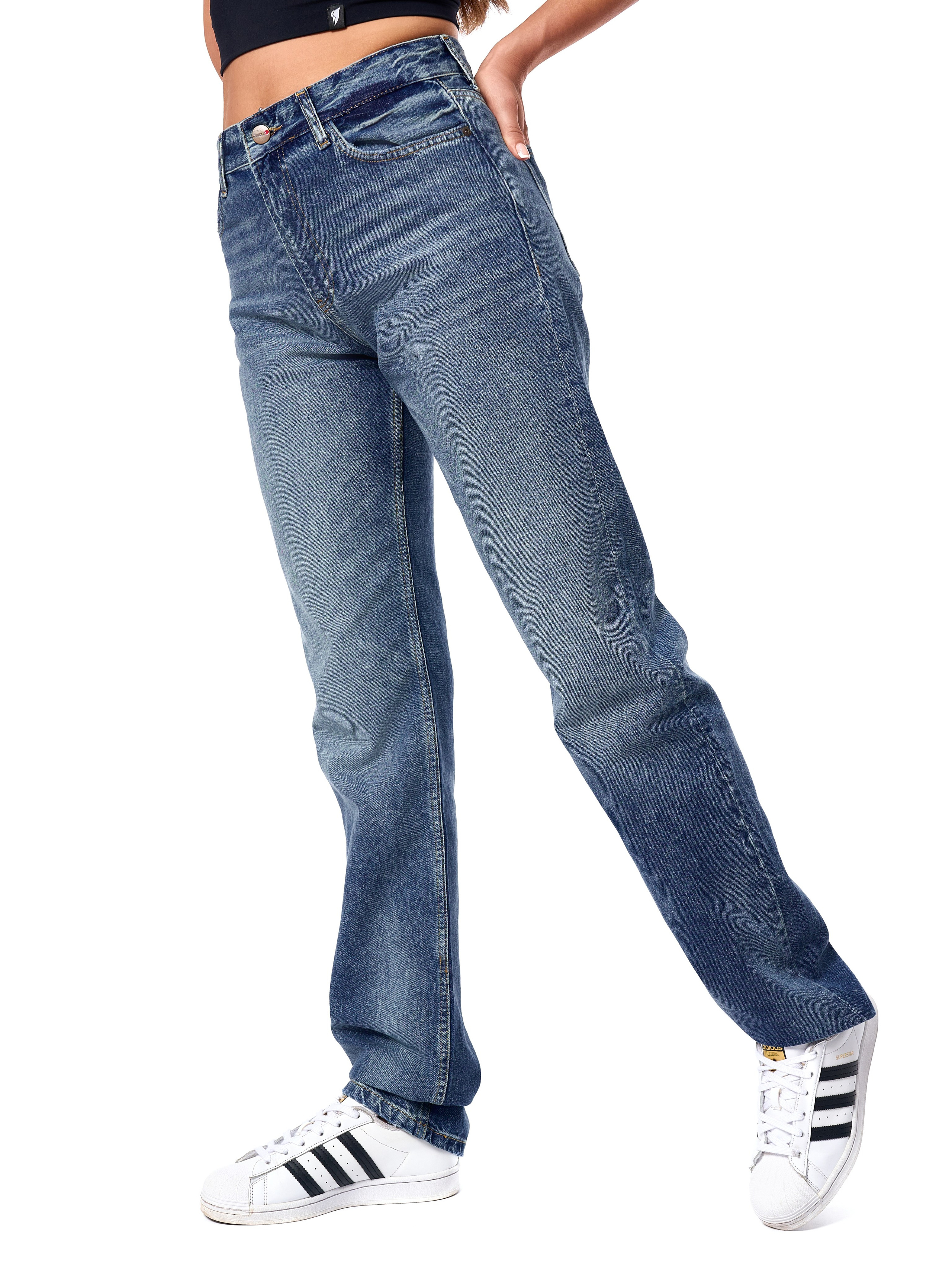 Джинсы женские. Каталожный предметный фотограф