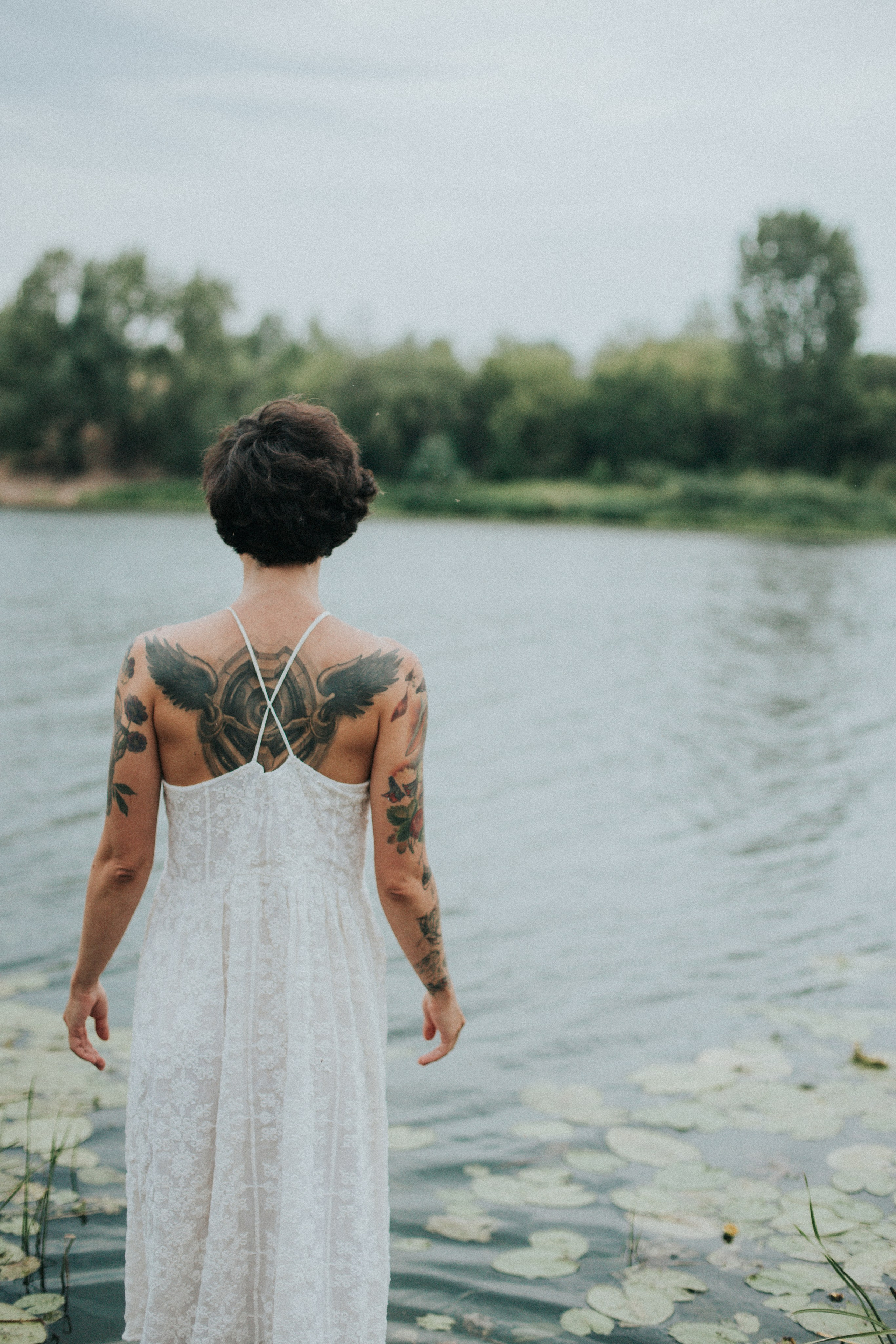 Есенин у реки. Фотограф в Нижнем Новгороде