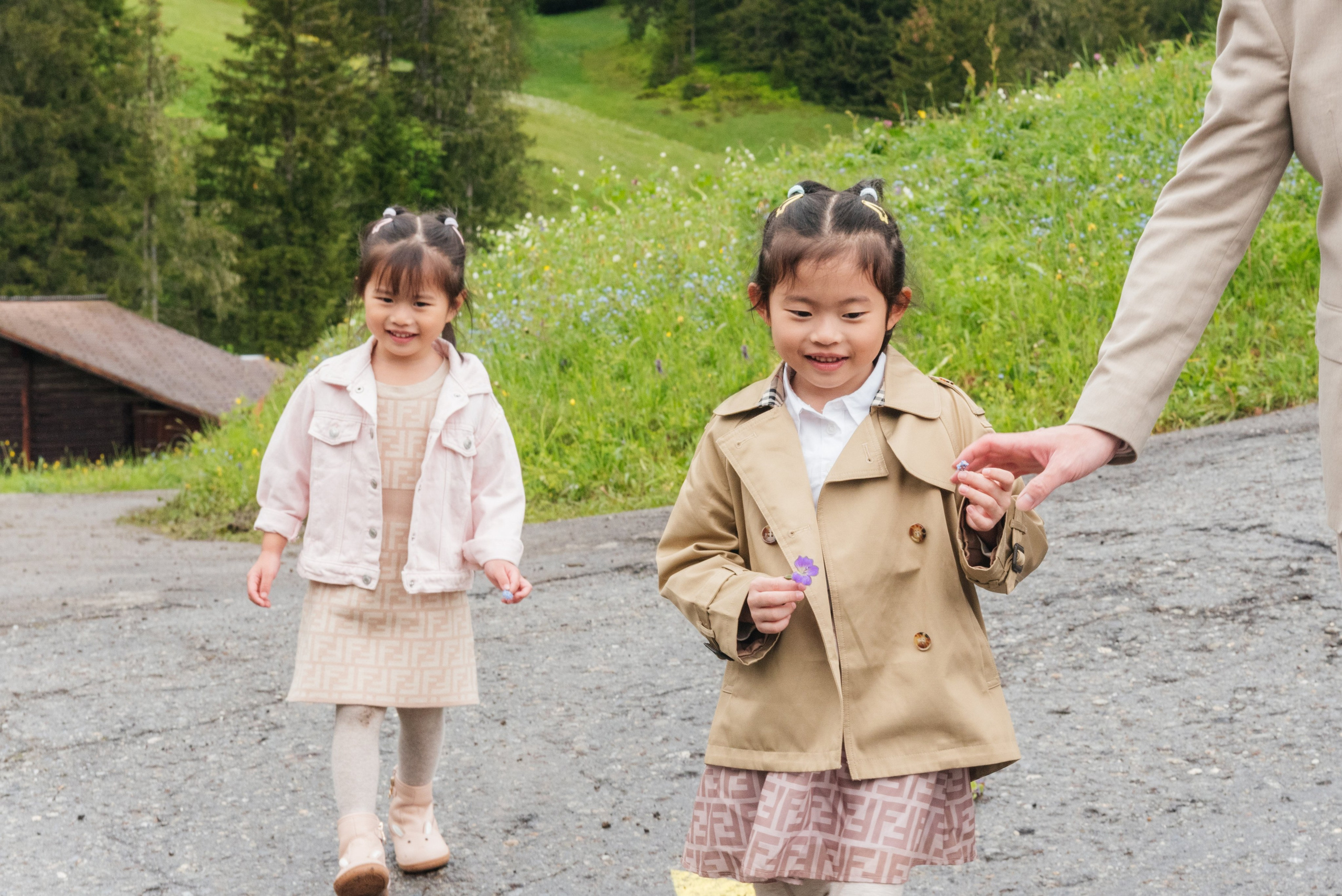 Hazell, Wilbur, Viola and Sophia (Grindelwald). Photographer in Interlaken area