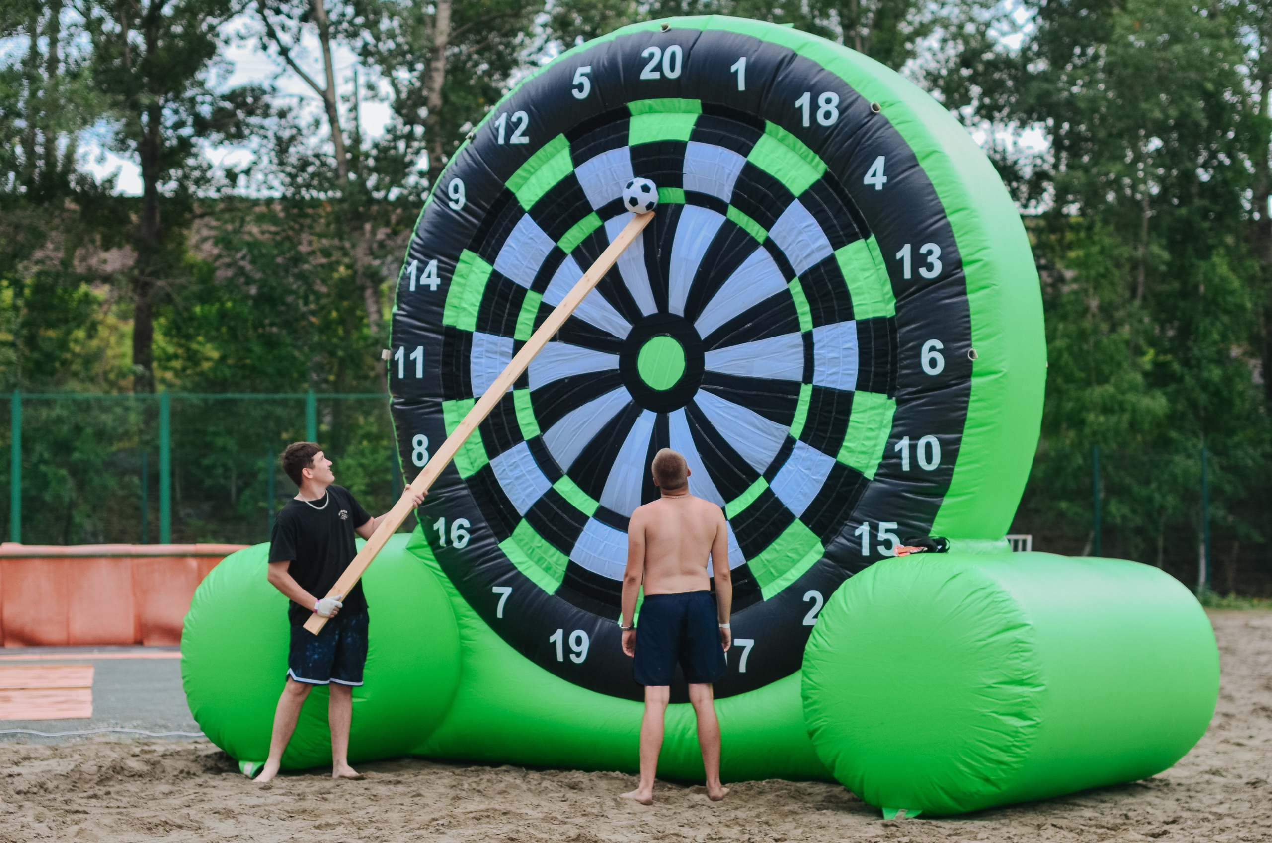 Фестиваль «Грань» 2025. Спортивная площадка. Денисова Аля — фотограф для парных съемок и индивидуальных историй в Барнауле