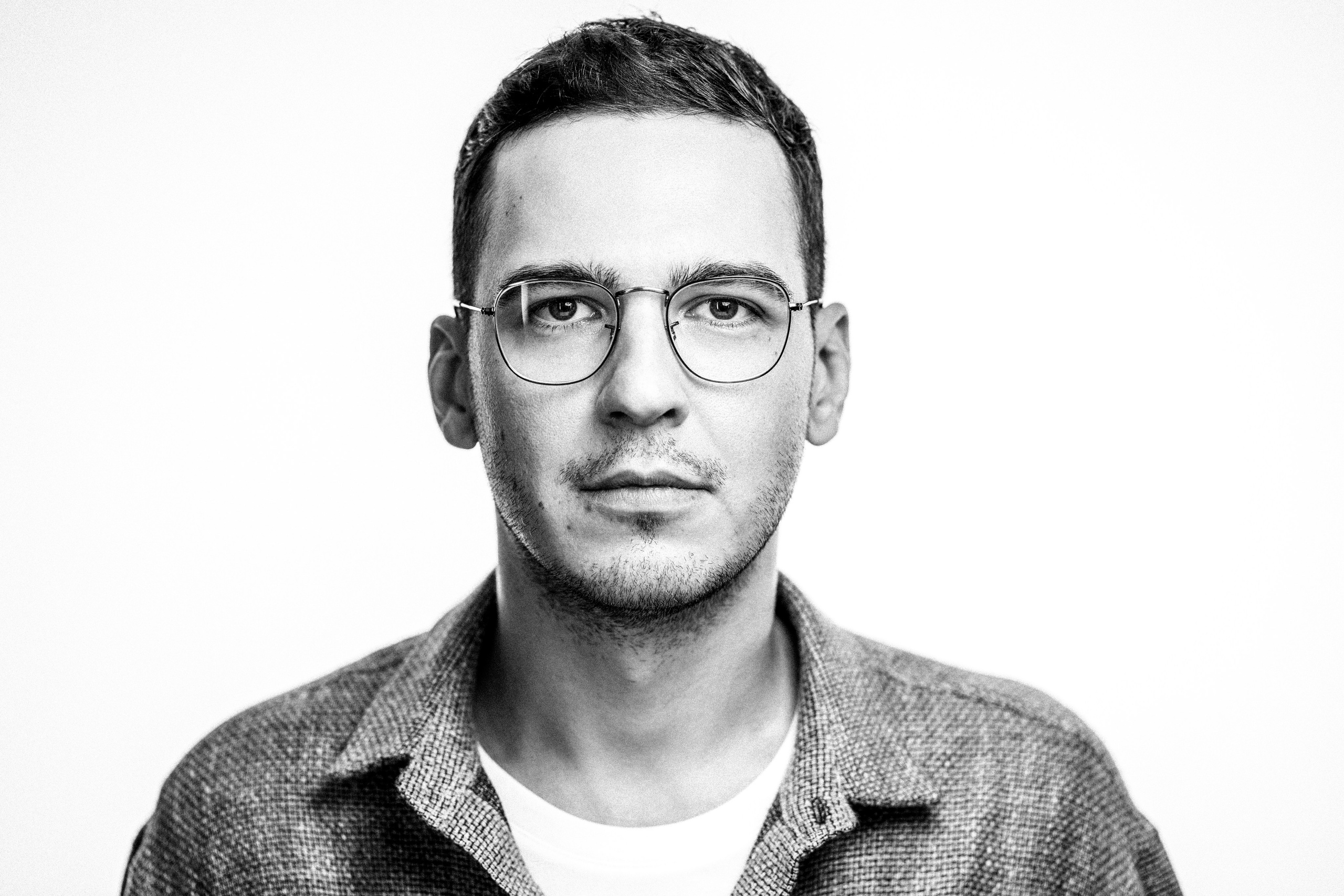 Headshot & portrait session for Arthur. Headshot & portrait photographer Alexei Shendrick