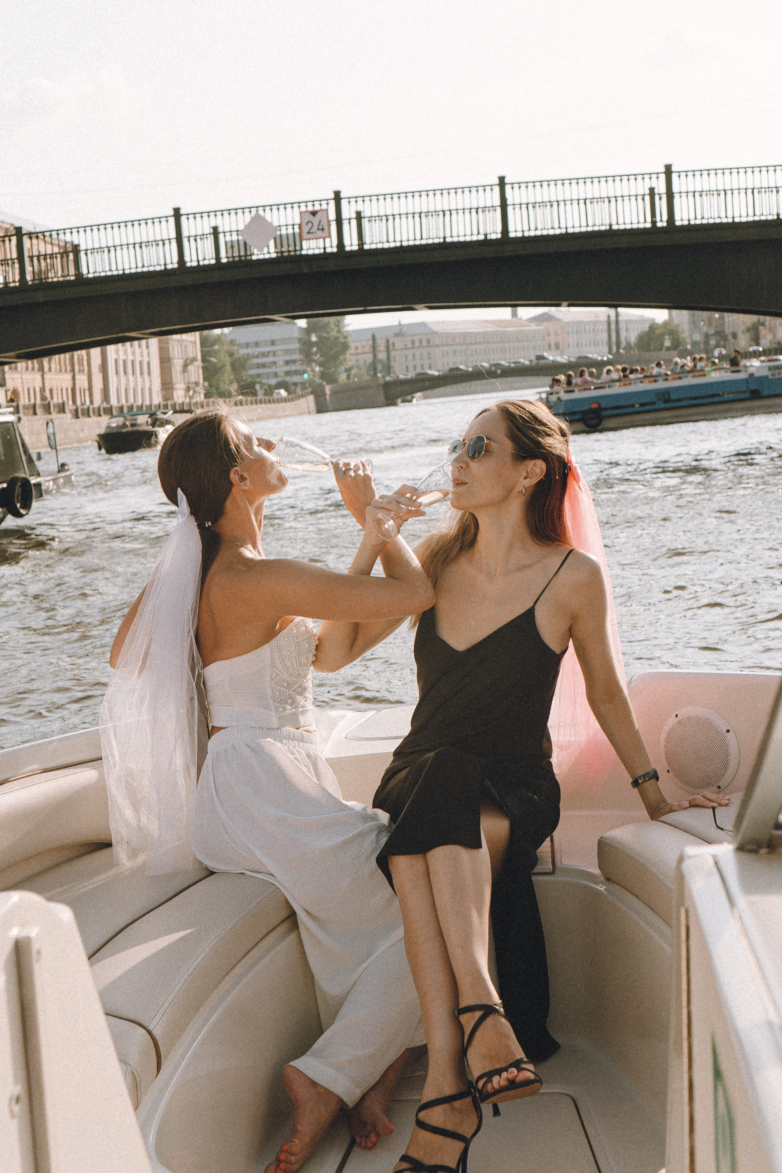 ДЕВИЧНИК НА КАТЕРЕ. Профессиональный фотограф, Санкт-Петербург — Виктория Богомолова