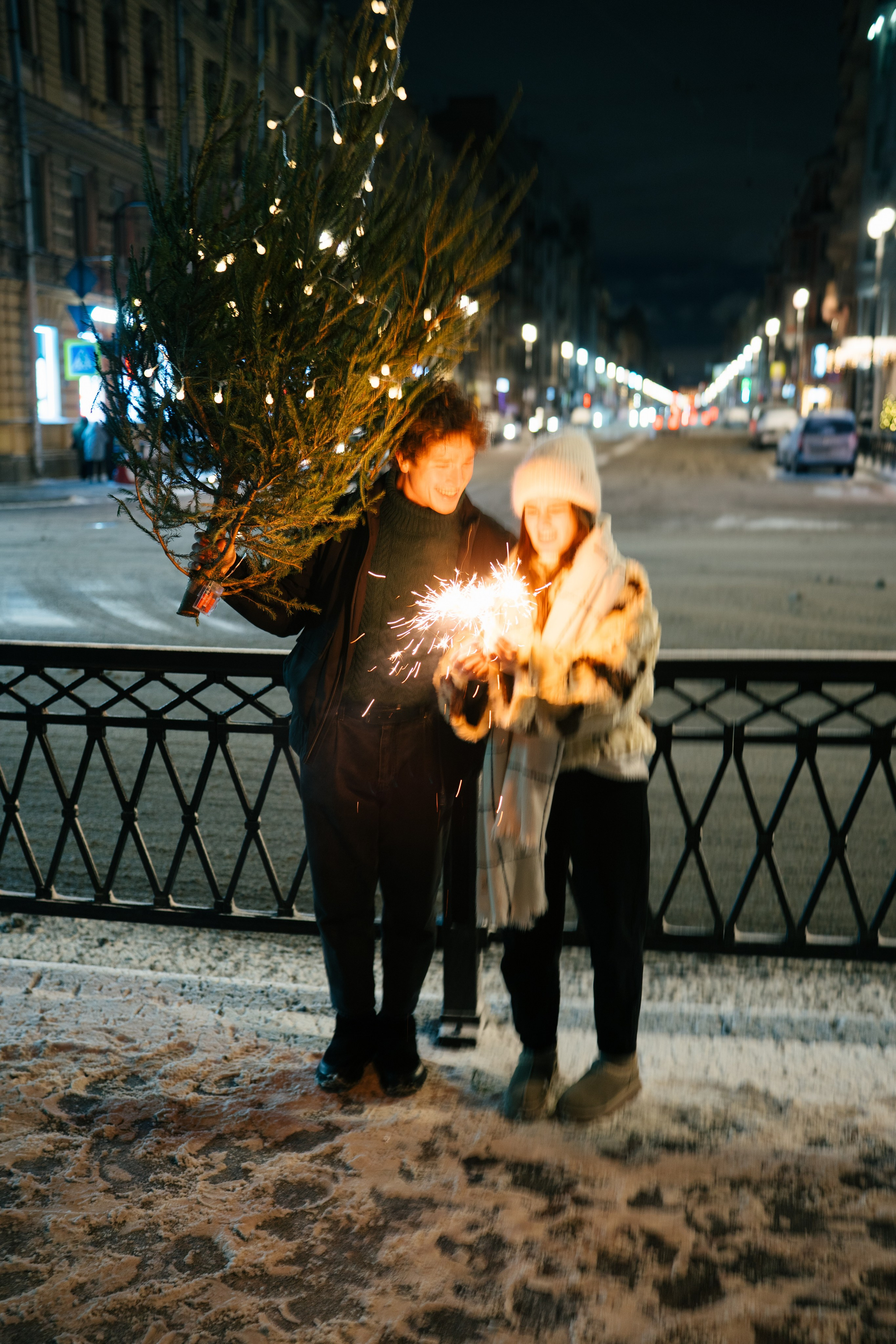 НОВОГОДНЯЯ ПРОГУЛКА ПАРЫ ПО ЧЕРНЫШЕВСКОЙ ПЕРЕД НОВЫМ ГОДОМ. Профессиональный фотограф, Санкт-Петербург — Виктория Богомолова