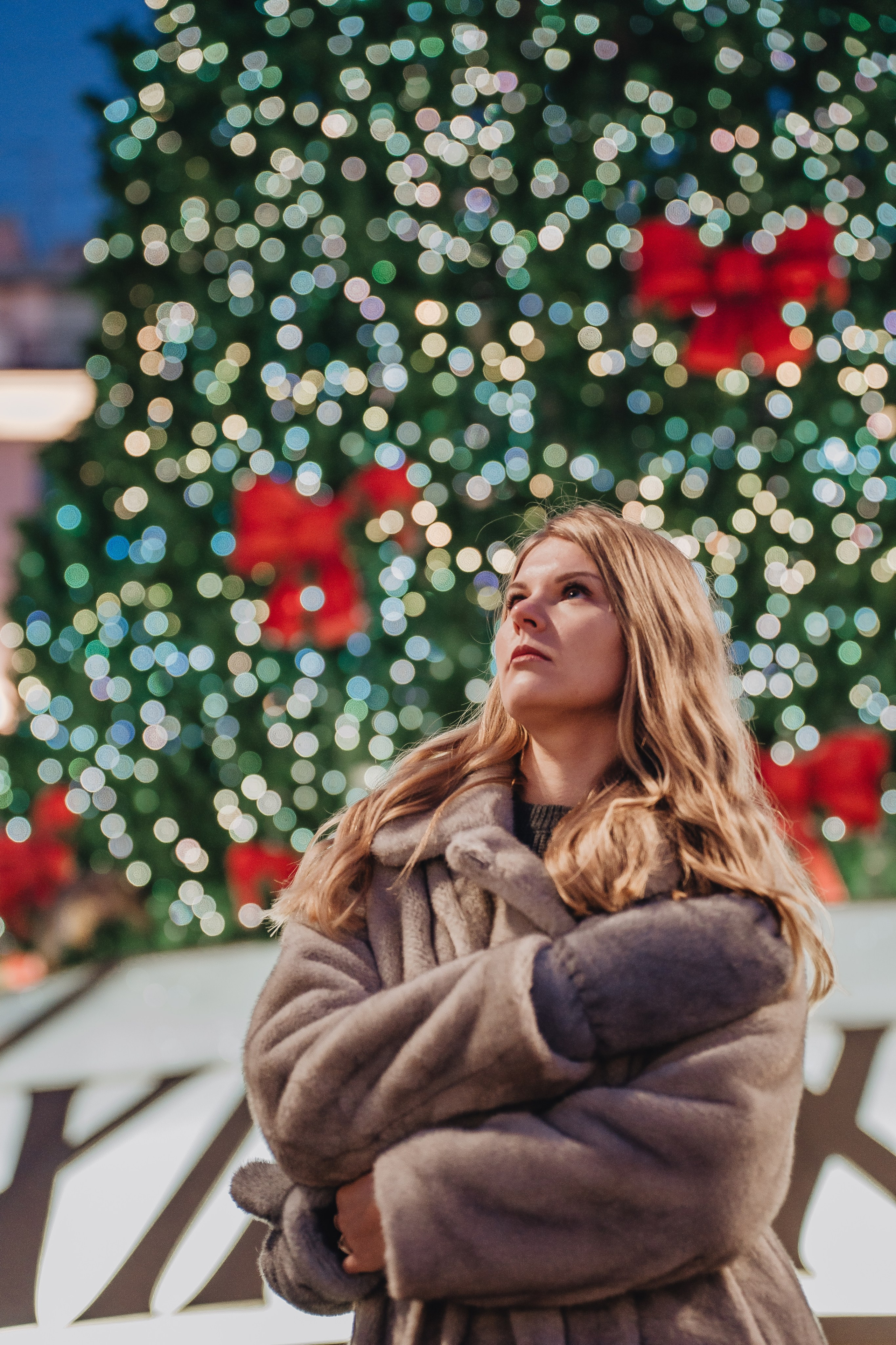 ПРОГУЛКА НА МАНЕЖНОЙ ПЛОЩАДИ ДЛЯ ДЕВУШКИ ПЕРЕД НОВЫМ ГОДОМ (НОВОГОДНЯЯ ФОТОСЕССИИЯ НА МАНЕЖНОЙ ПЛОЩАДИ). Профессиональный фотограф, Санкт-Петербург — Виктория Богомолова