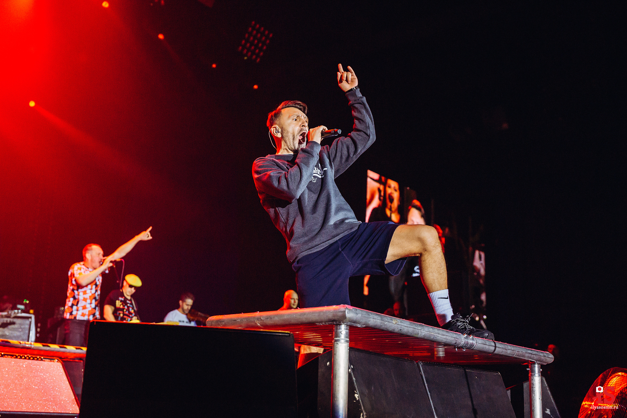 Ленинград Шнуров, репортажный фотограф Птз Илья Соснин. Профессиональный фотограф Петрозаводск Илья Соснин