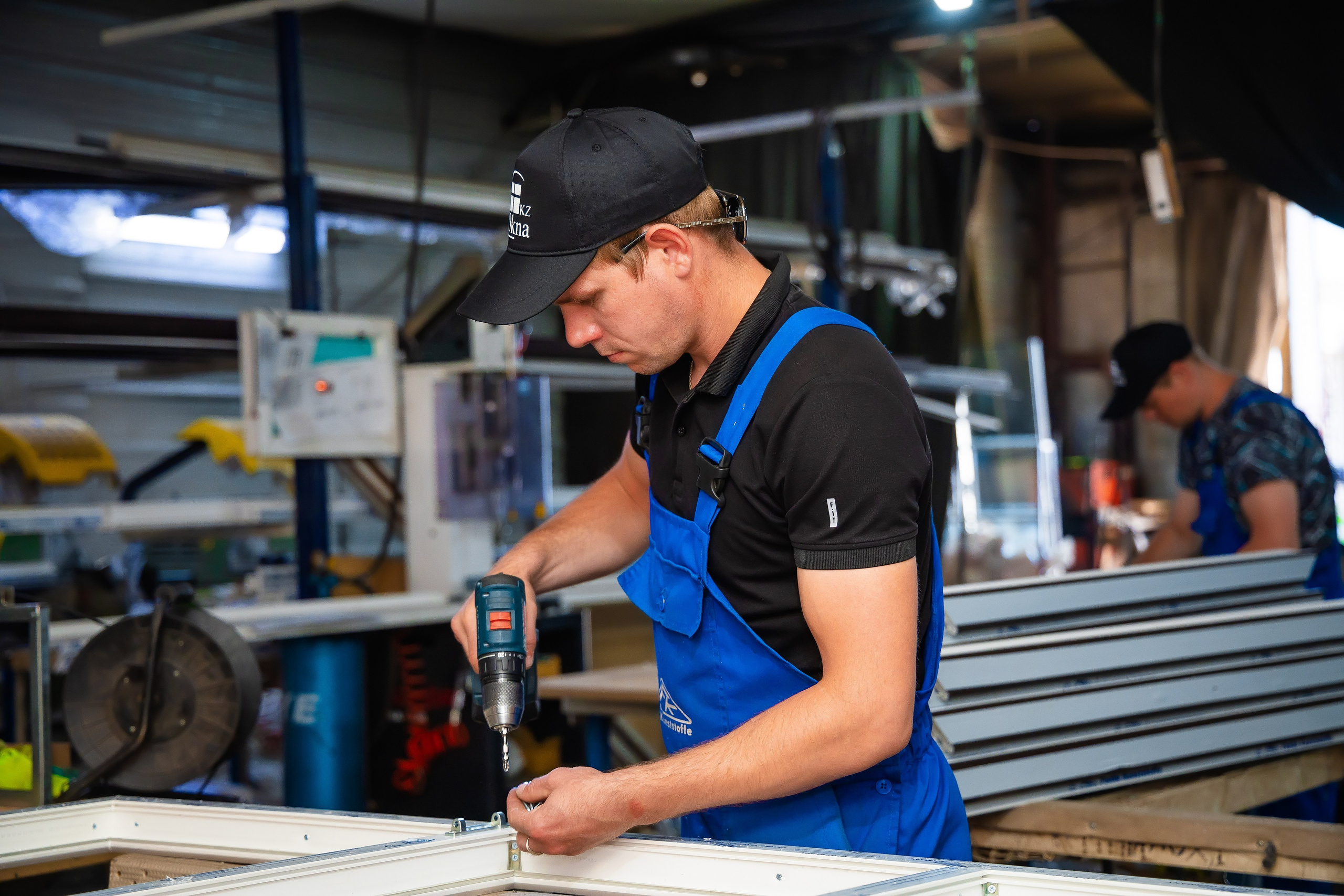 Цех по окнам. Семейный и Свадебный фотограф в Астане Александр Астапов