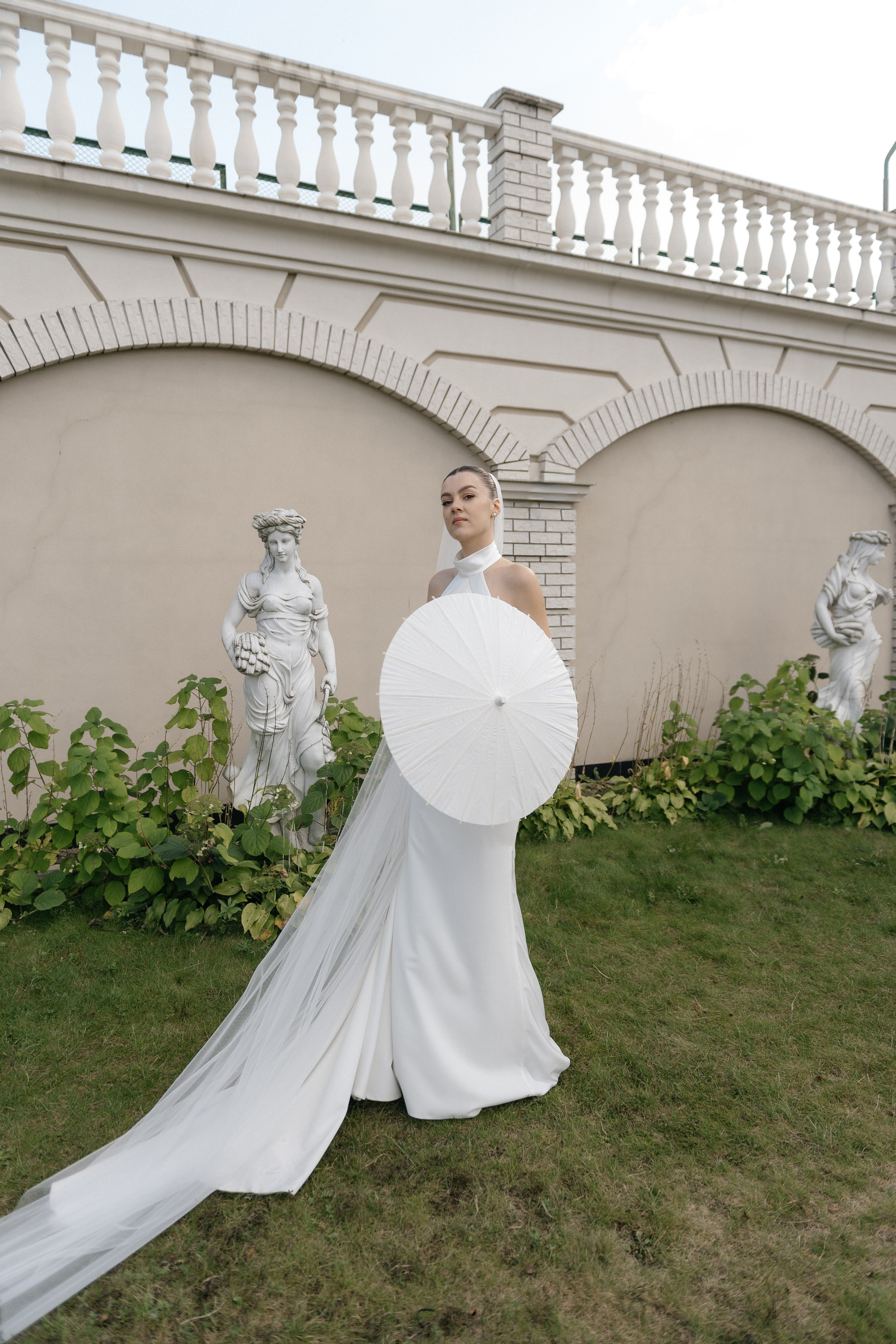 Wedding day in VERSAL PARK. Wedding PHOTOGRAPHER Andrew Vnukov