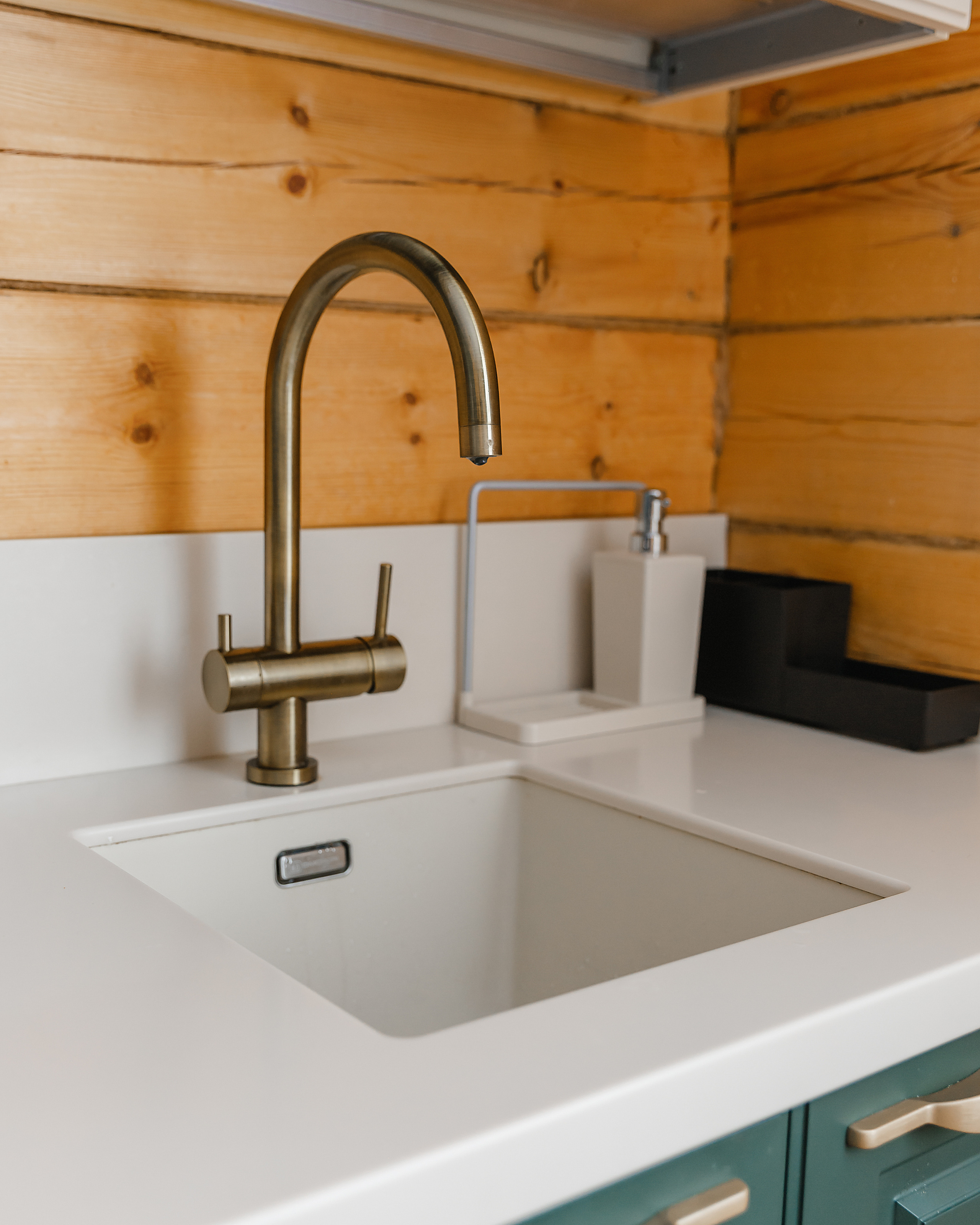 @real_mebel_uu и @umka03. Фотограф и видеограф в Улан-Удэ: Аюна Габагуева и Артём Шаханов