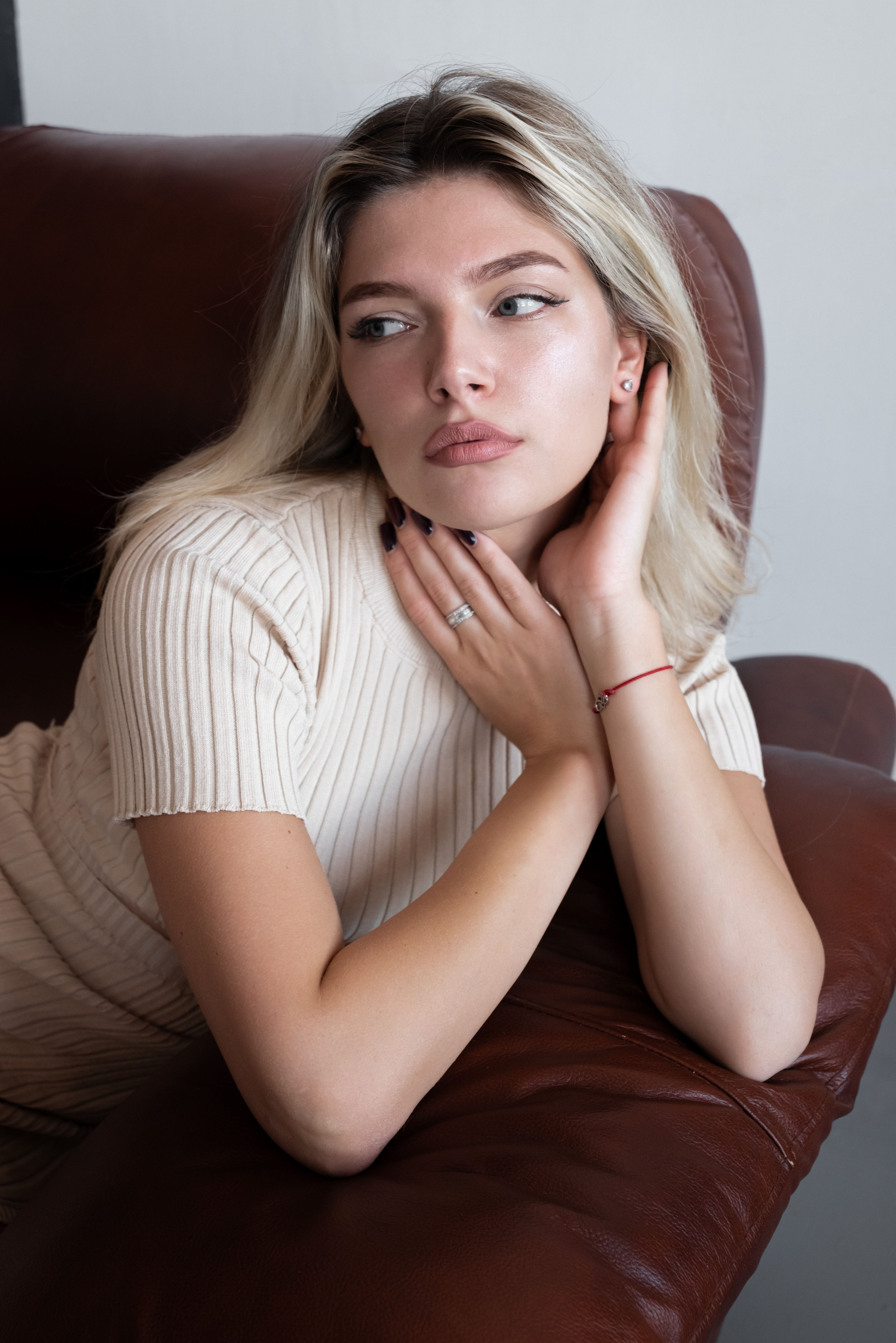 Дарья индивидуальная студийная фотосессия. Профессиональный фотограф в Твери Иванова Юлия