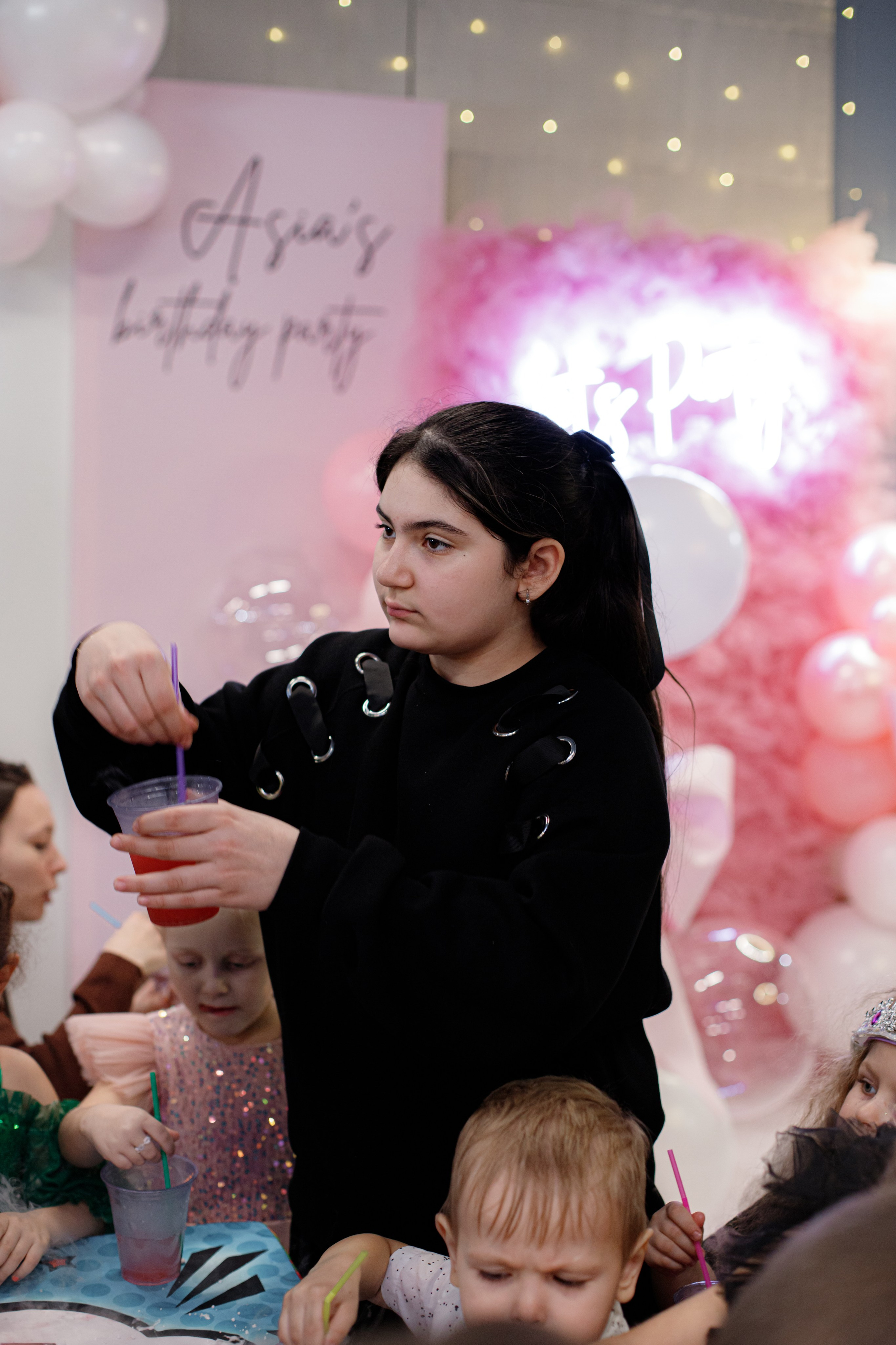 ASIA'S BIRTHDAY PARTY. Photokarish