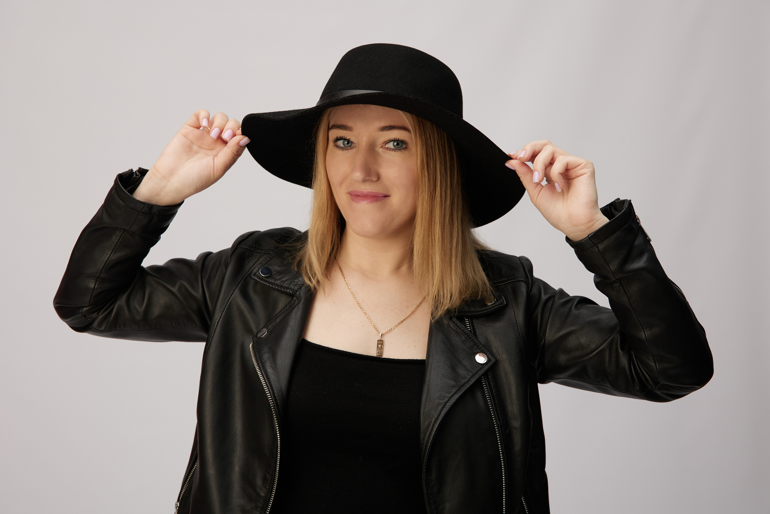 Индивидуальная съемка в фотостудии Don't Sleep Studio. Выпускные альбомы во Владивостоке