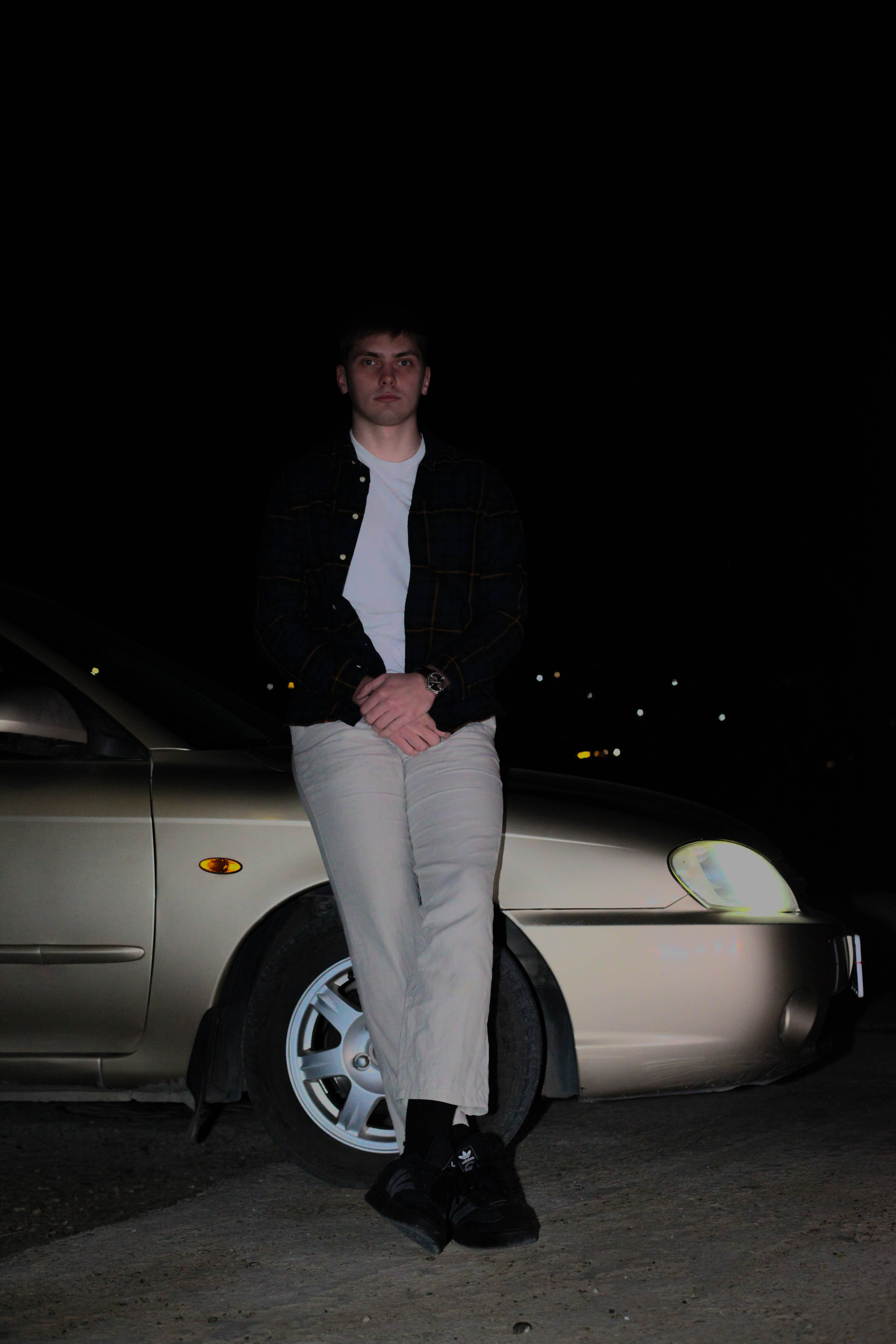 «Затянутая тишина: воспоминания прошлой жизни». Уличный фотограф Города N