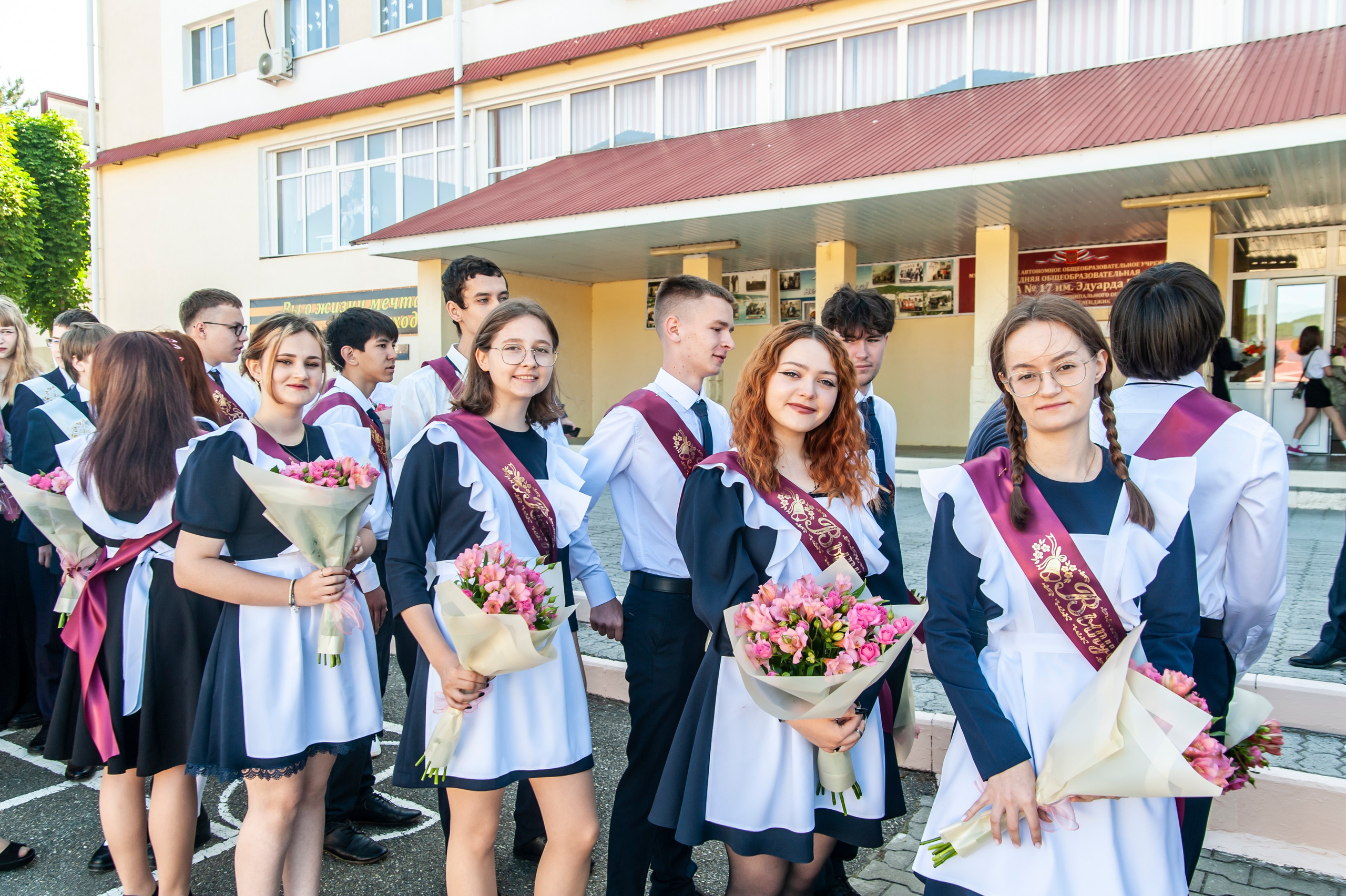 Последний Звонок МАОУ СОШ № 17 им. Эдуарда Есаяна — Архипо-Осиповка. Свадебный и семейный фотограф Денис Лукьянов в Краснодаре, Краснодарском крае и Республике Крым