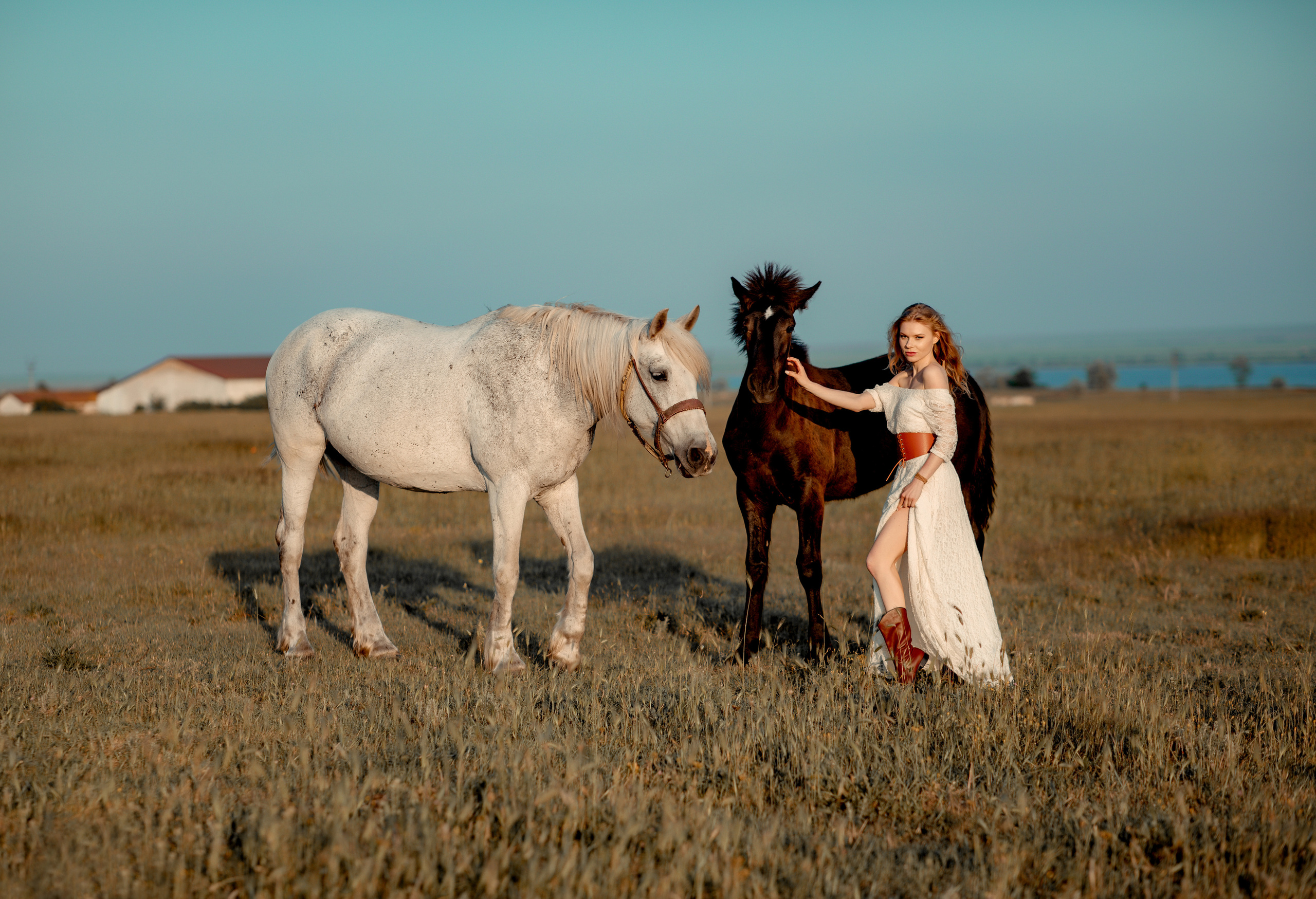 Фотосессия с лошадью. Фотограф-стилист Крым Прокат одежды в Крыму. Фотосессии в Крыму