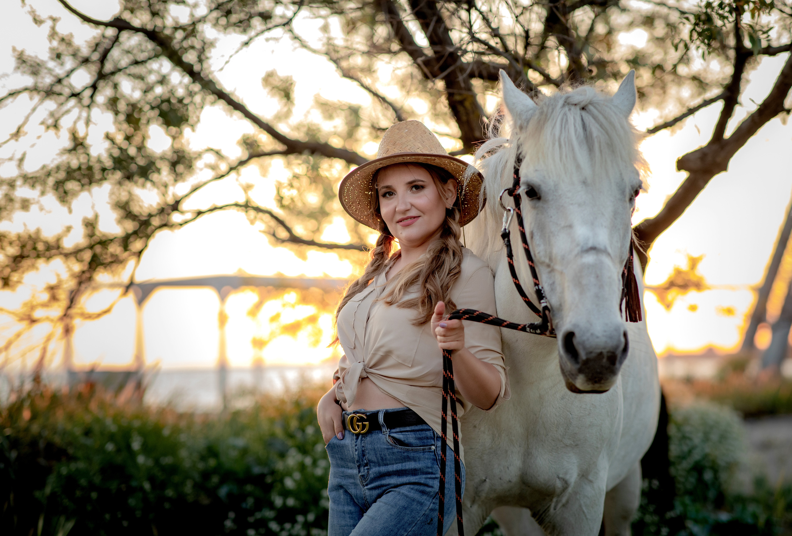 Фотосессия с лошадью. Фотограф-стилист Крым Прокат одежды в Крыму. Фотосессии в Крыму