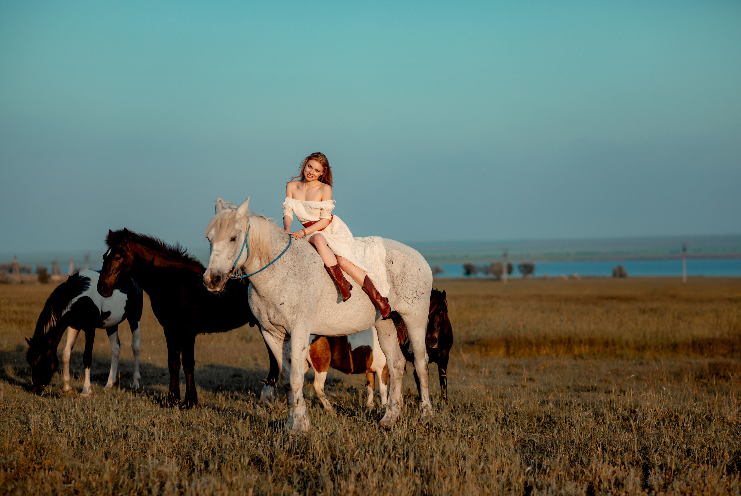 Фотосессия с лошадью. Фотограф-стилист Крым Прокат одежды в Крыму. Фотосессии в Крыму