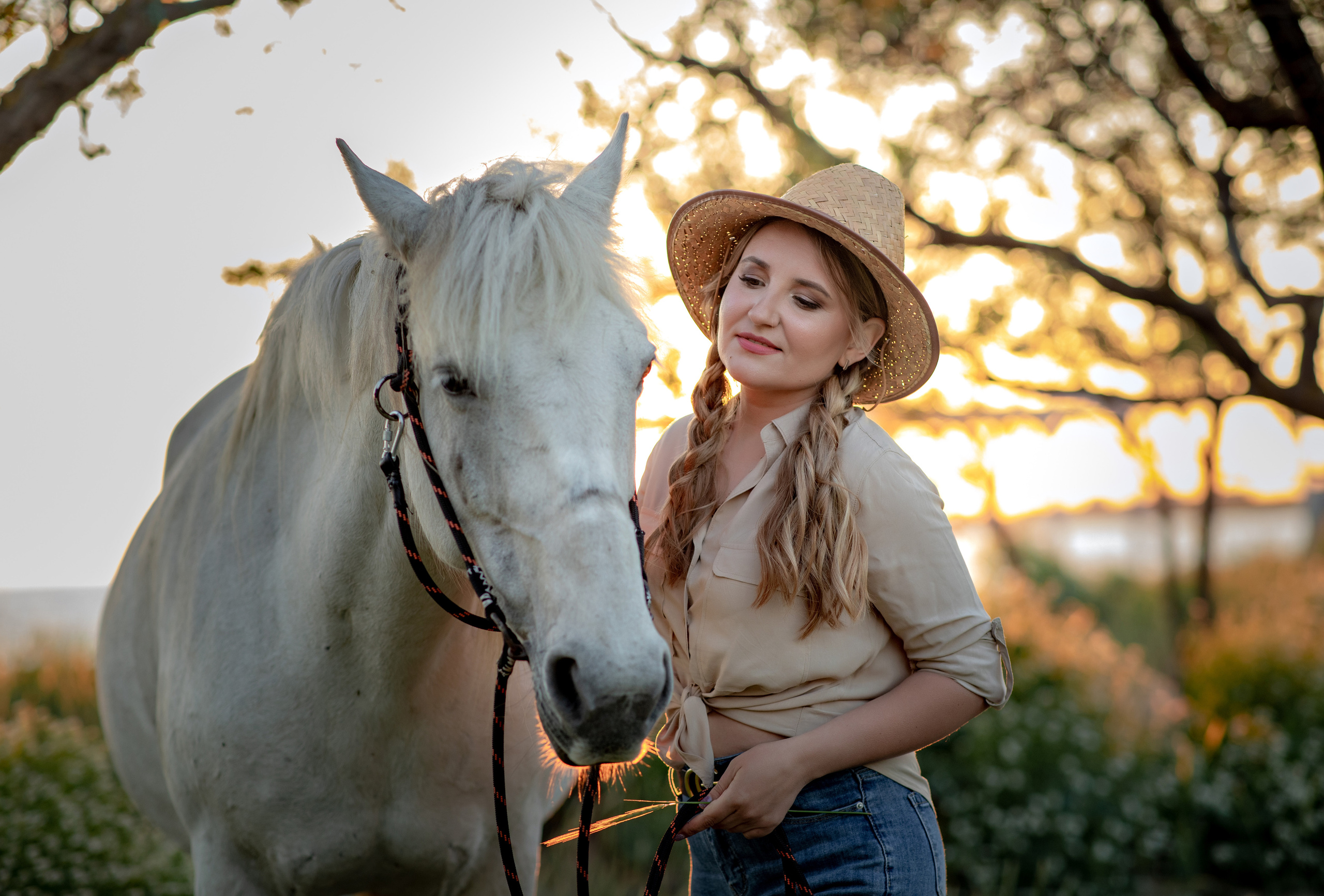 Фотосессия с лошадью. Фотограф-стилист Крым Прокат одежды в Крыму. Фотосессии в Крыму