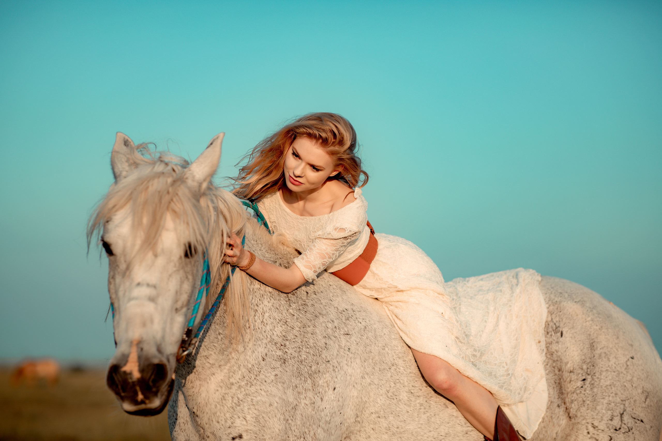 Фотосессия с лошадью. Фотограф-стилист Крым Прокат одежды в Крыму. Фотосессии в Крыму