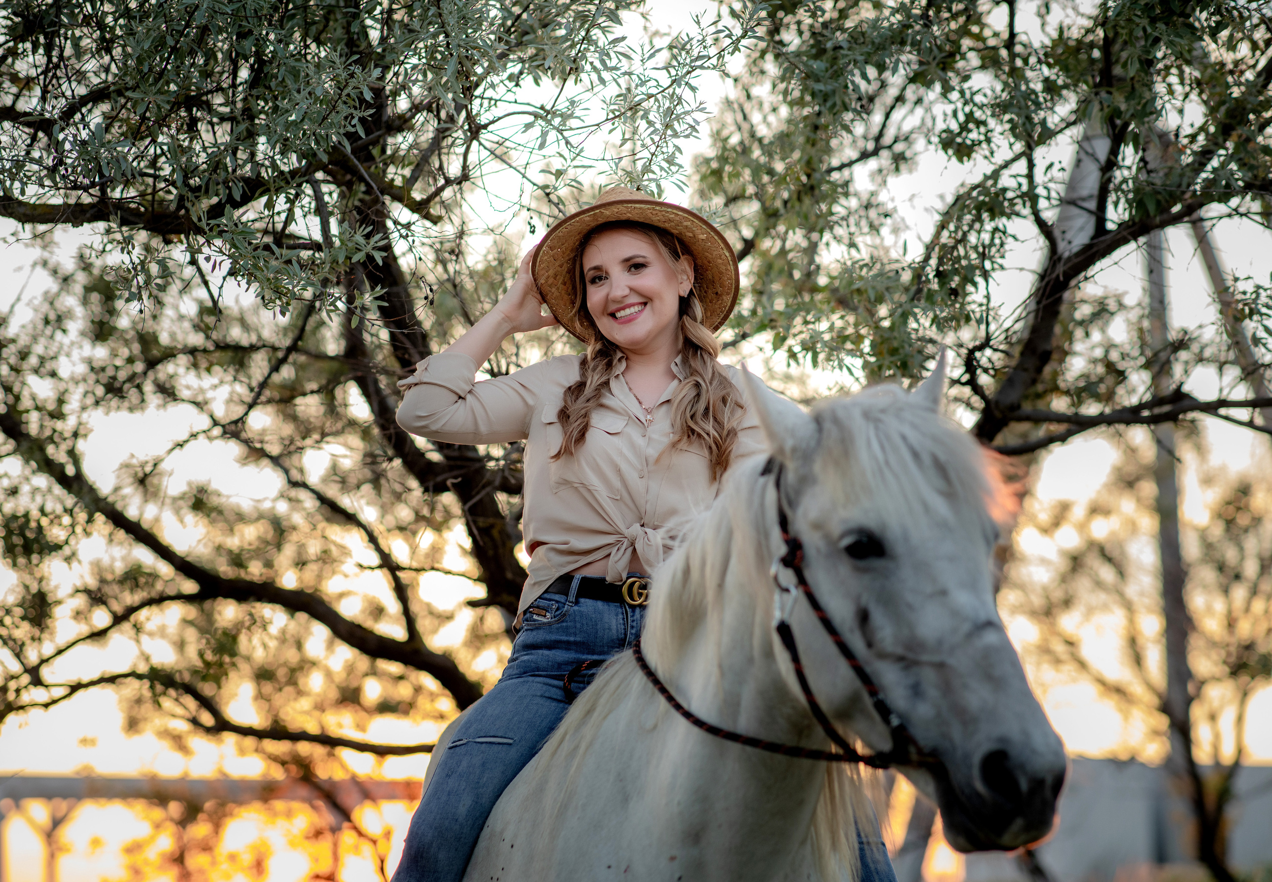 Фотосессия с лошадью. Фотограф-стилист Крым Прокат одежды в Крыму. Фотосессии в Крыму