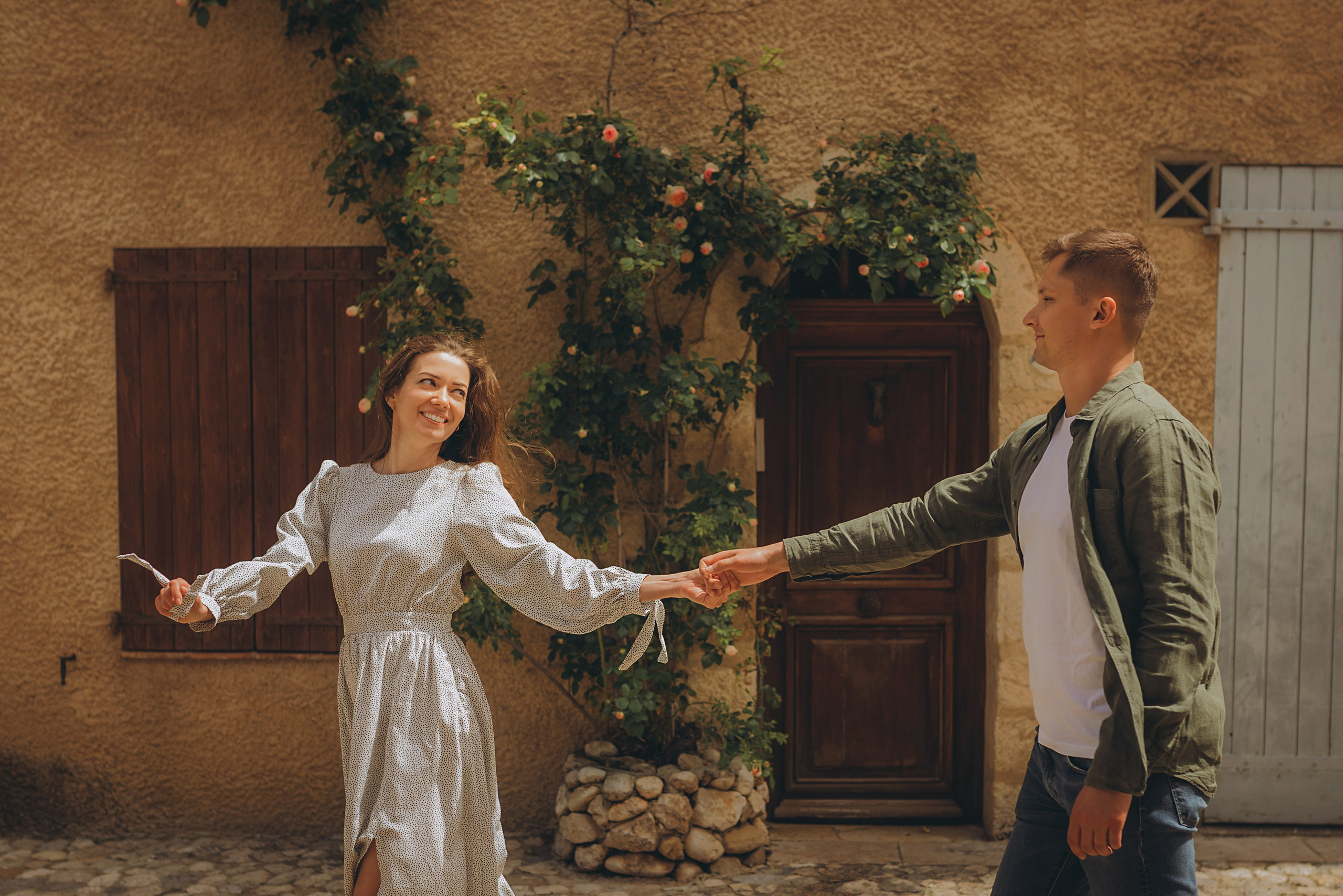 Séances photo dans les villages de Provence. Photographer in Provence Julia Lipiainen
