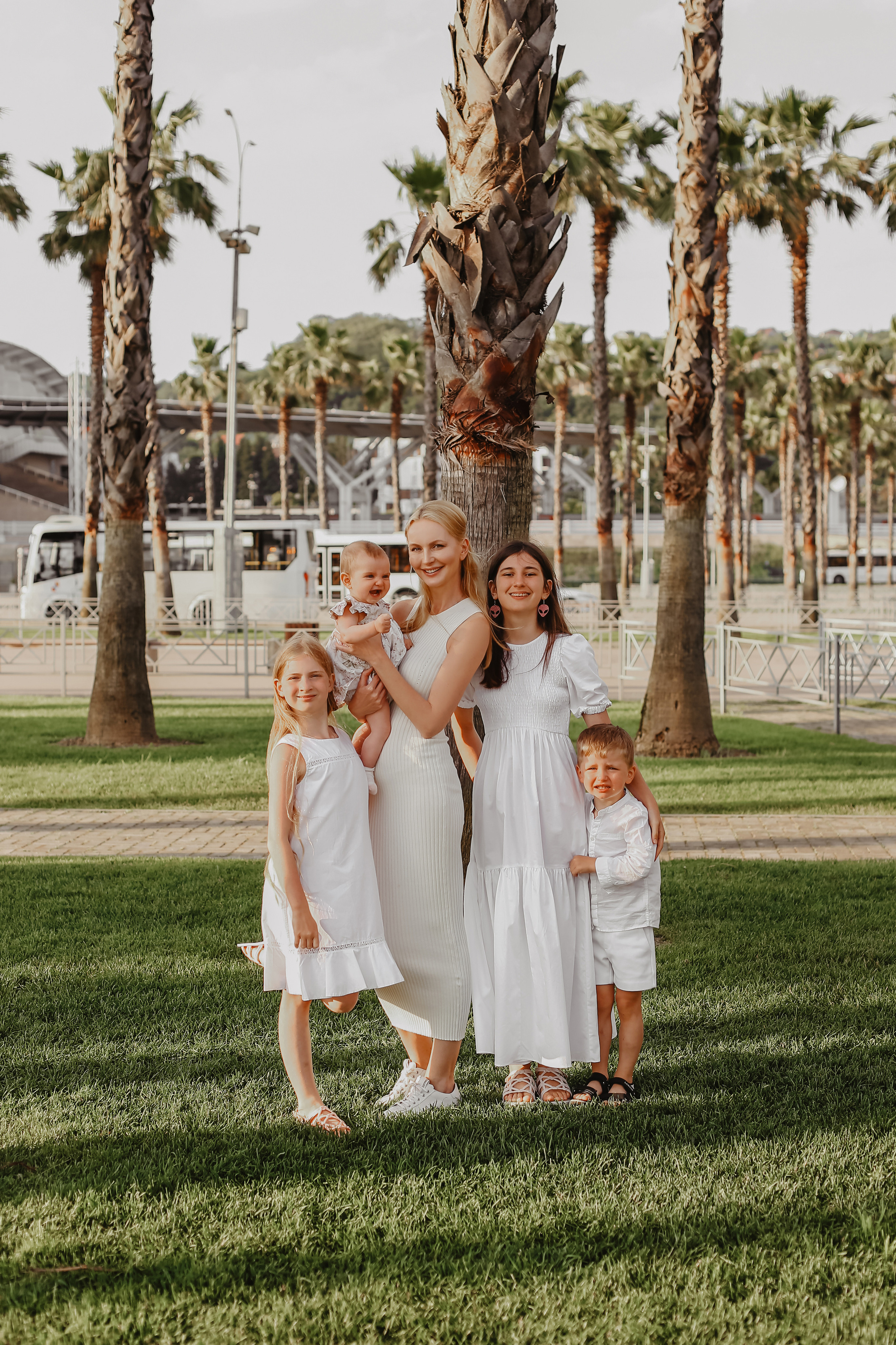 Сочифорния. Милана Довгаль - семейный фотограф и видеограф  в Адлере и Сочи