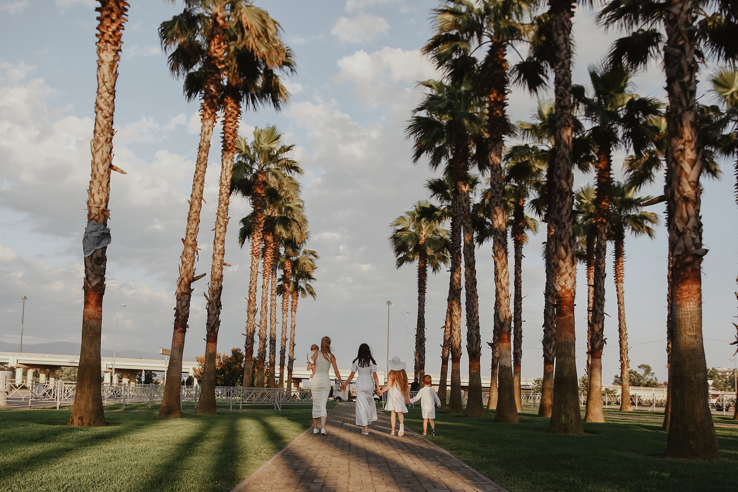 Сочифорния. Милана Довгаль - семейный фотограф и видеограф  в Адлере и Сочи