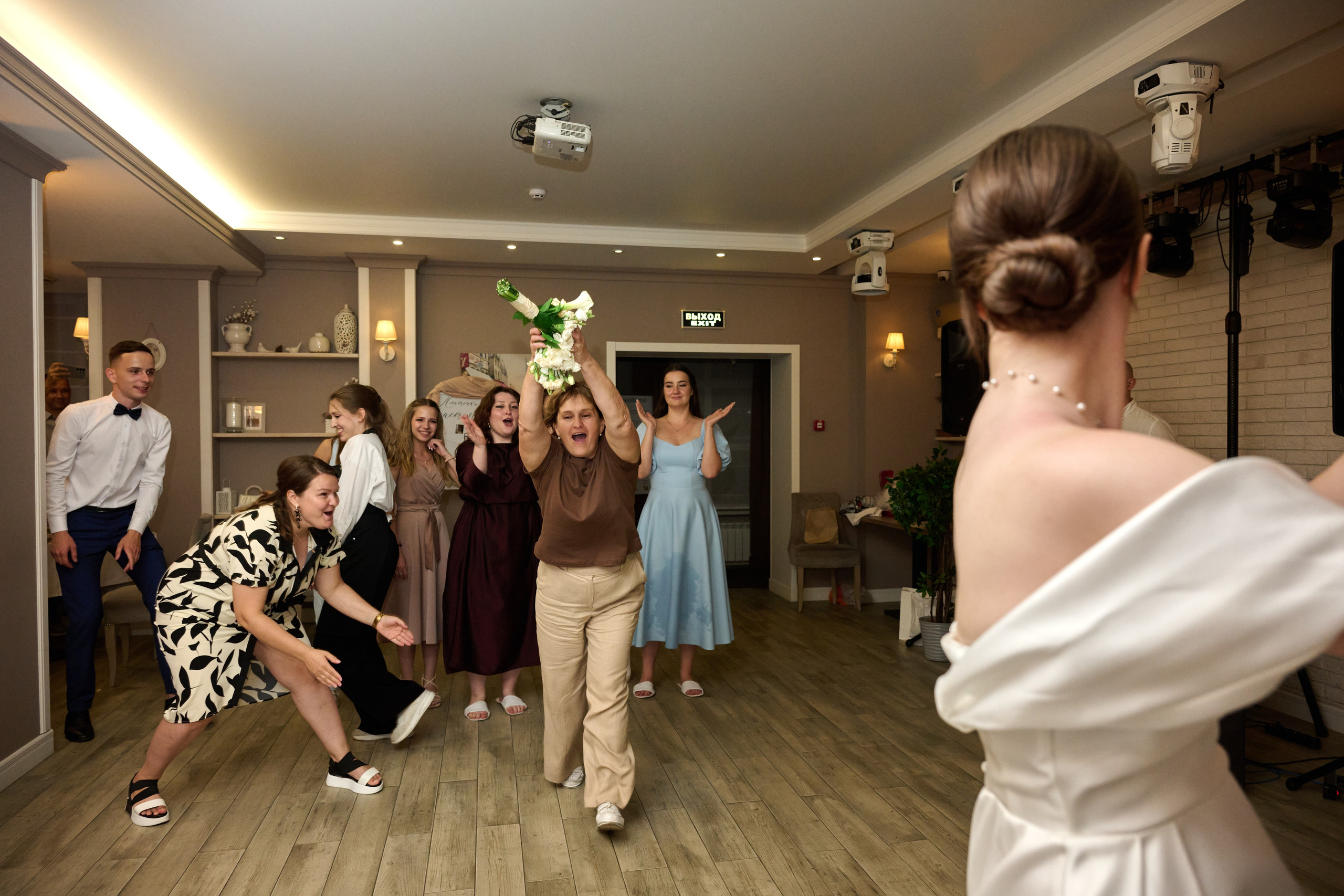 Свадебная фотосессия Никиты и Ангелины в Старом Осколе. Профессиональный фотограф Старый Оскол, Губкин — свадьба, венчание, крещение, юбилей и день рождения