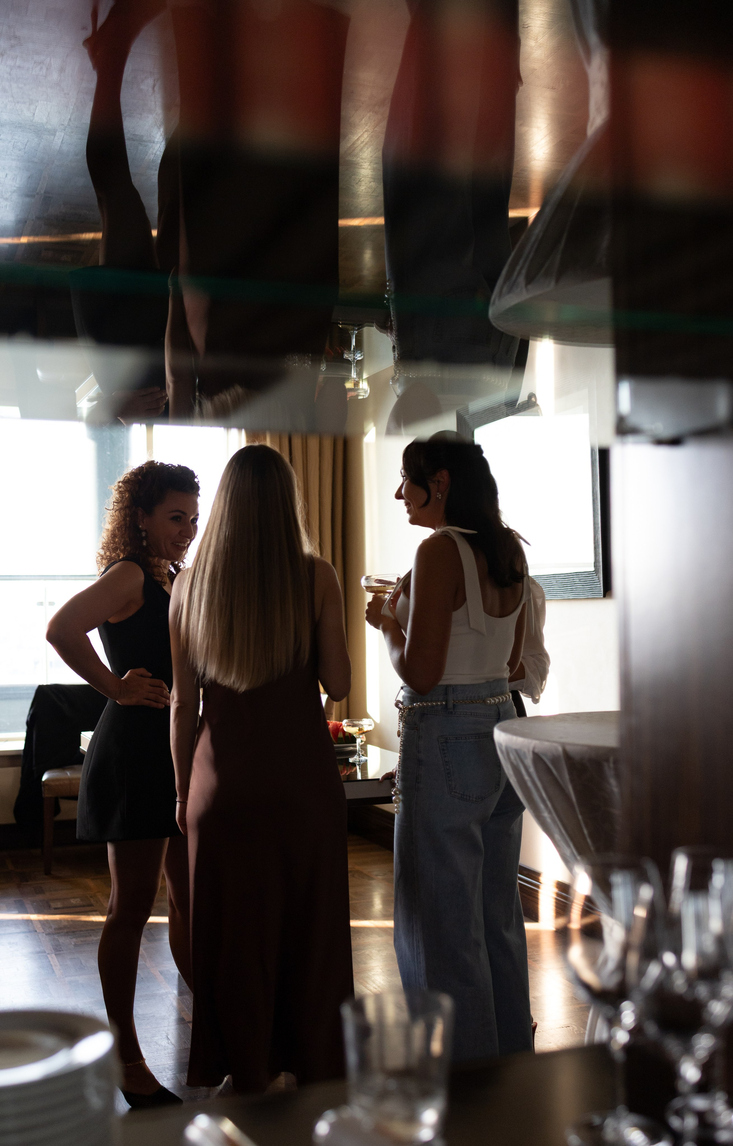 Вечер в кругу близких в отеле Continental. Свадебный фотограф в Москве Наталья Струкова