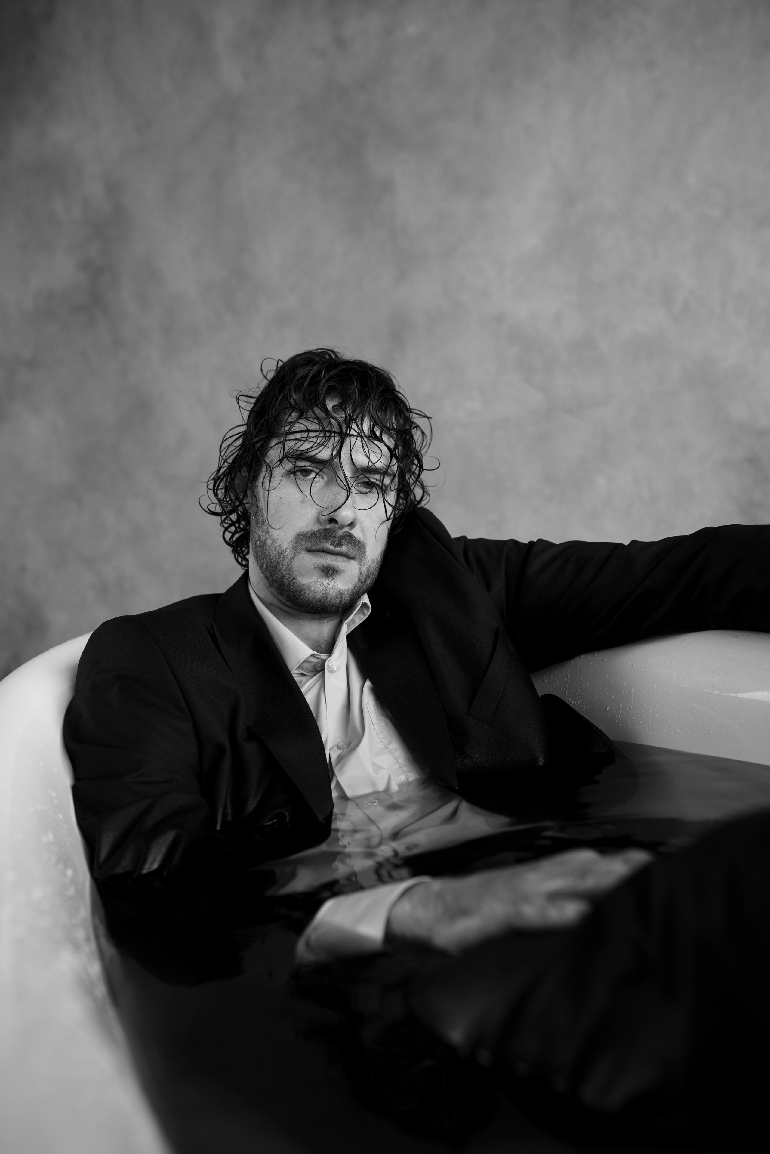 Женя в ванной. Я — Фотограф из Хабаровска