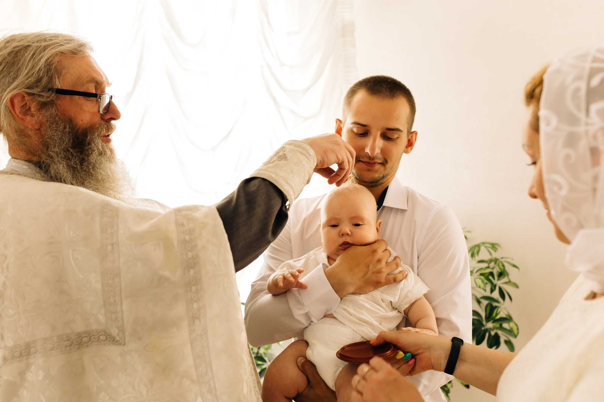 Крещение Ильи. Фотограф таинства крещения в Бресте Светлана Будько