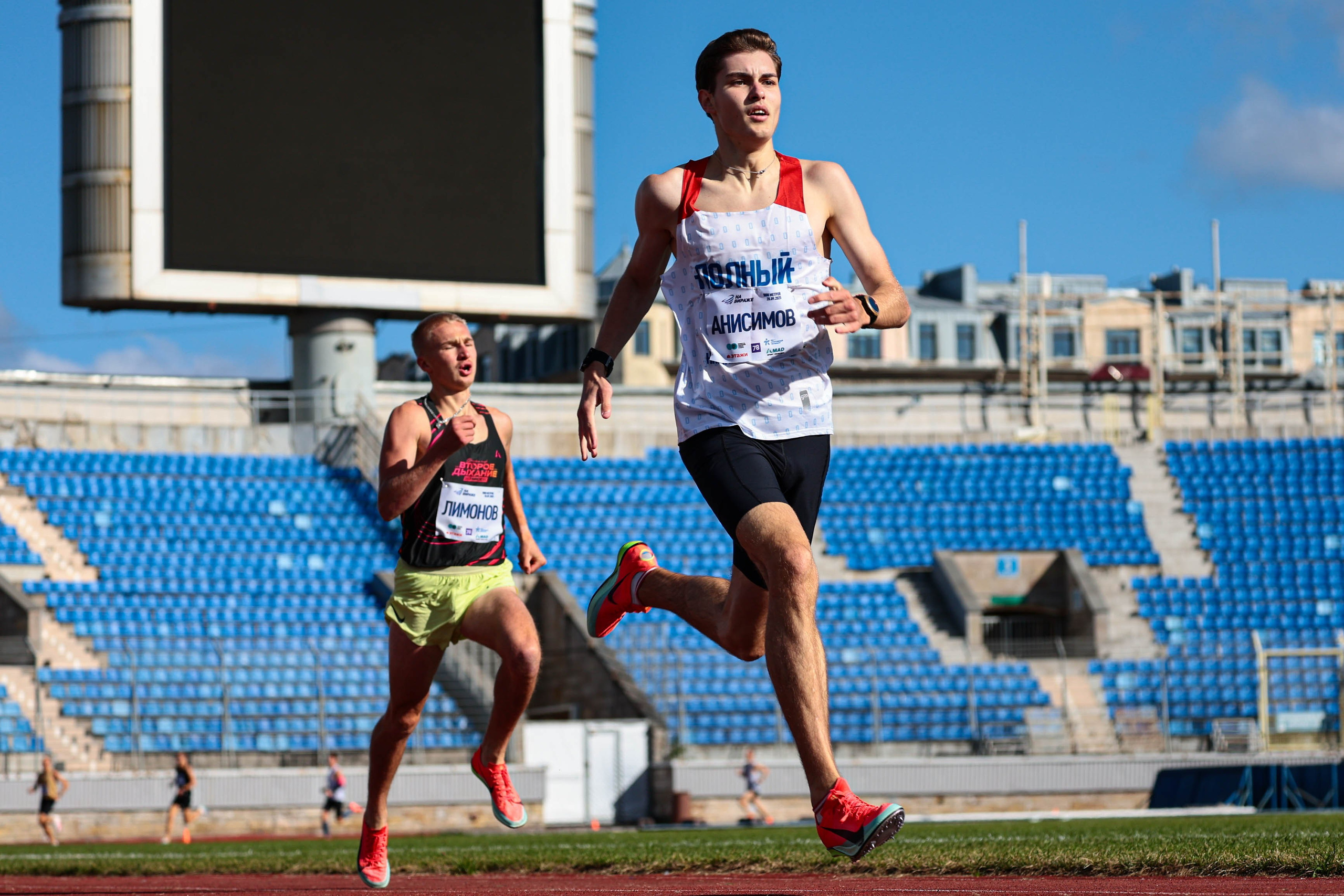 На вираже 2025. Спортивный фотограф в Санкт-Петербурге Илья Vacool