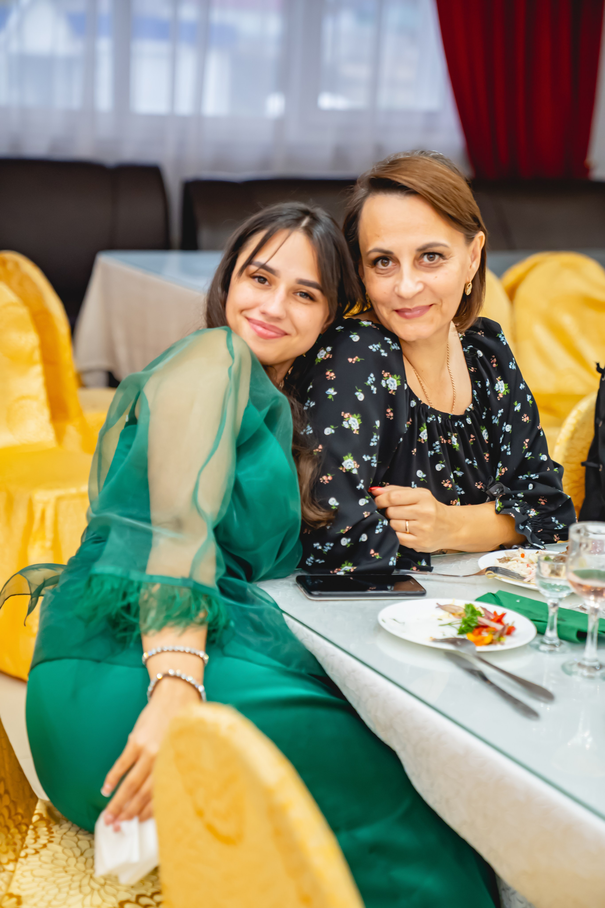 Осенняя Свадьба 2024. Занимаюсь профессиональной фотографией и живу рядом с Байкалом. Работаю в разных жанрах