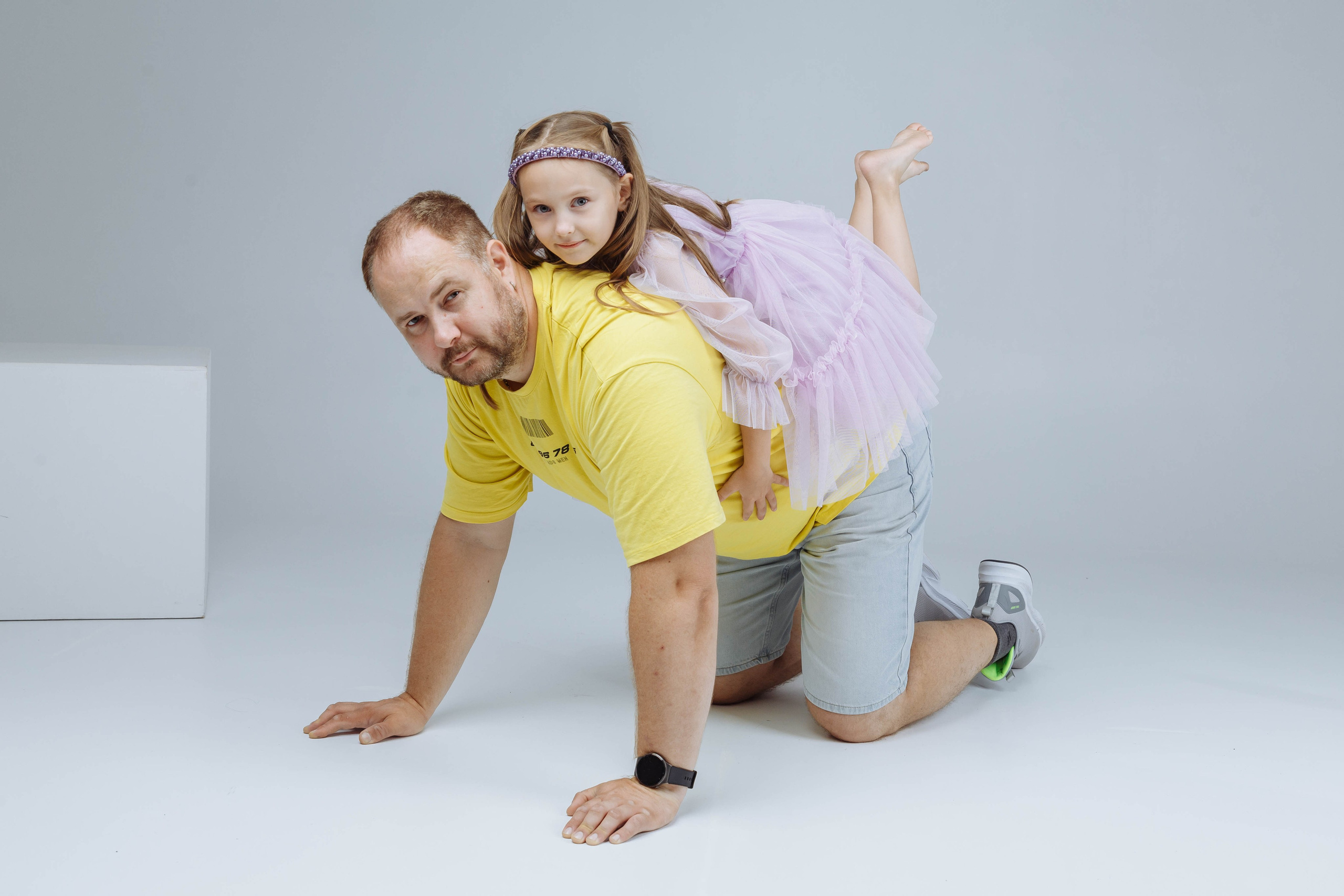Фотосессия Витали быстро перешла в катание на лошадке. Событийный фотограф Максим Бескоровайновнов