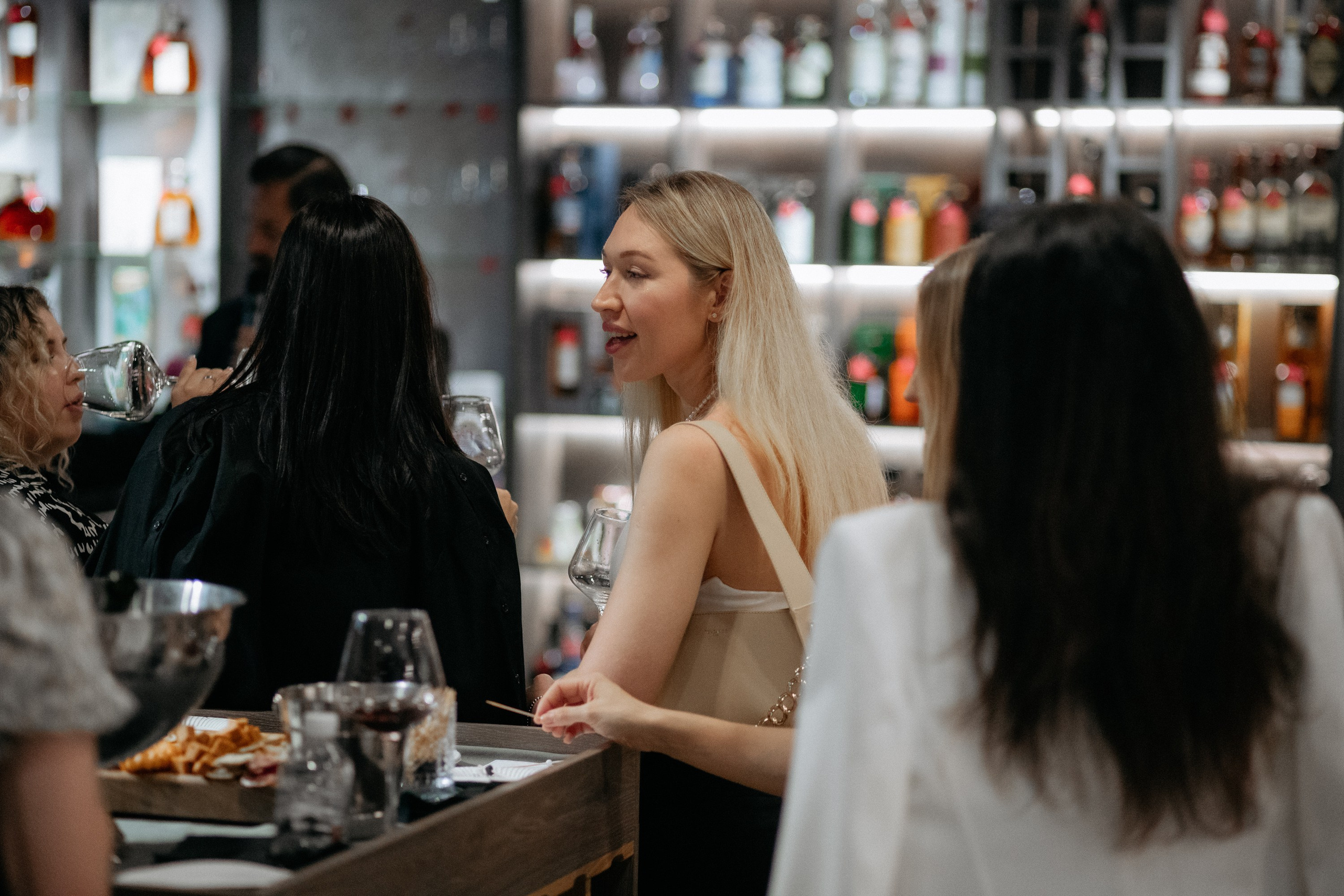 BY SIMPLE ВИНОТЕКА — ОТКРЫТИЕ. СВОИ. ФОТООТЧЕТЫ-СОБЫТИЯ-МЕСТА