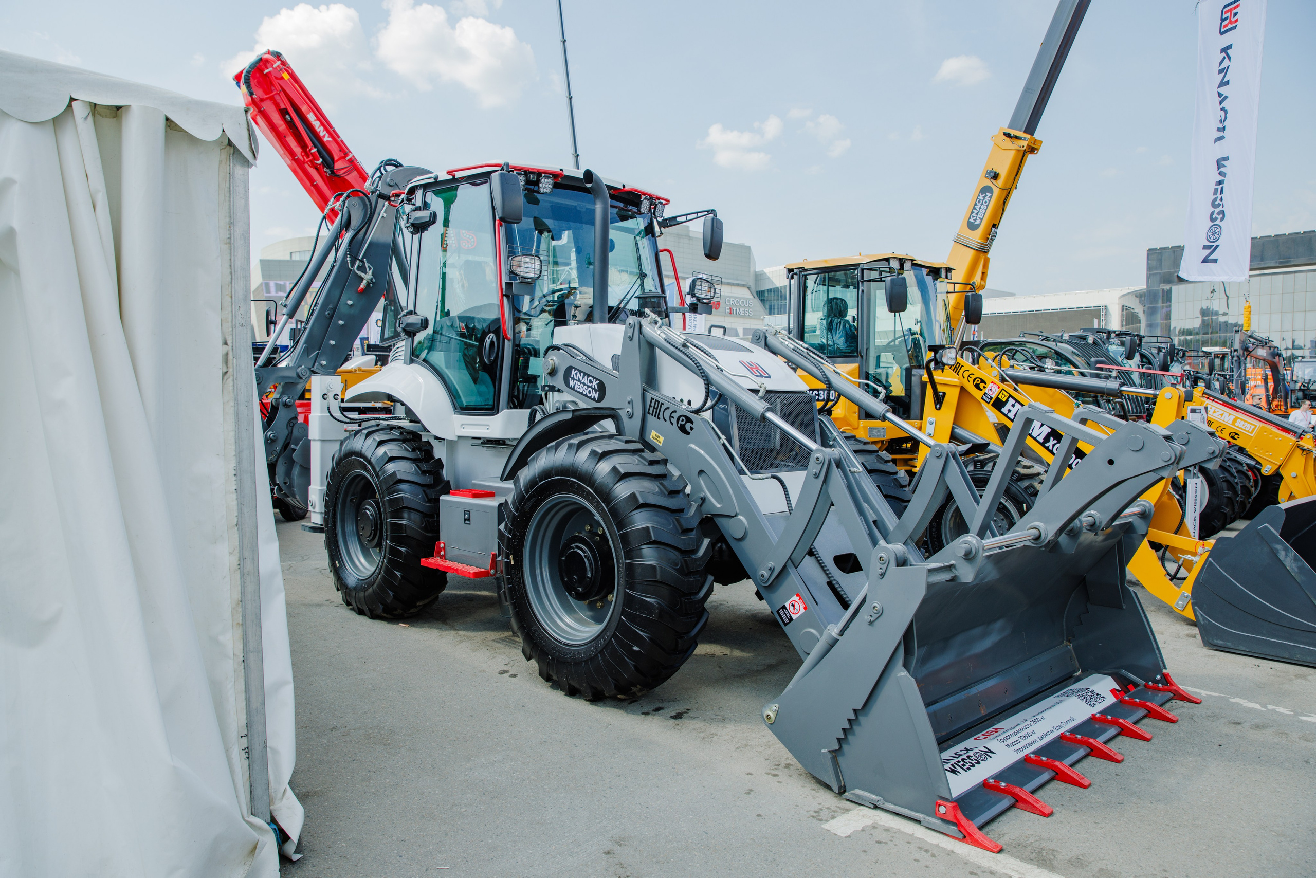 Выставка Спец. Техники. Фотограф Москва Шептаев Артём