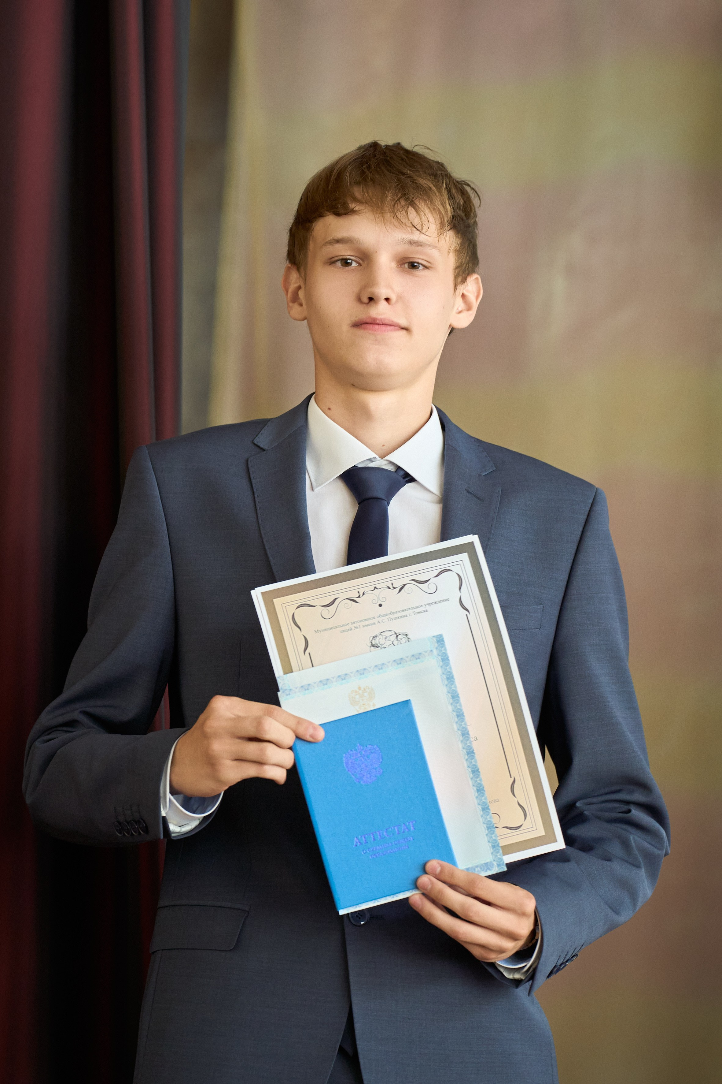 Вручение аттестатов 11 класс. Репортажный и портретный фотограф в Томске Ларионов Артём