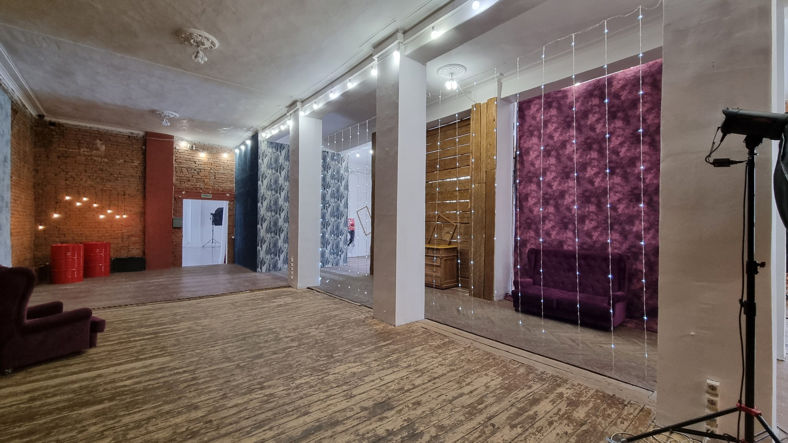 Зал «Кирпичный» 110 м²