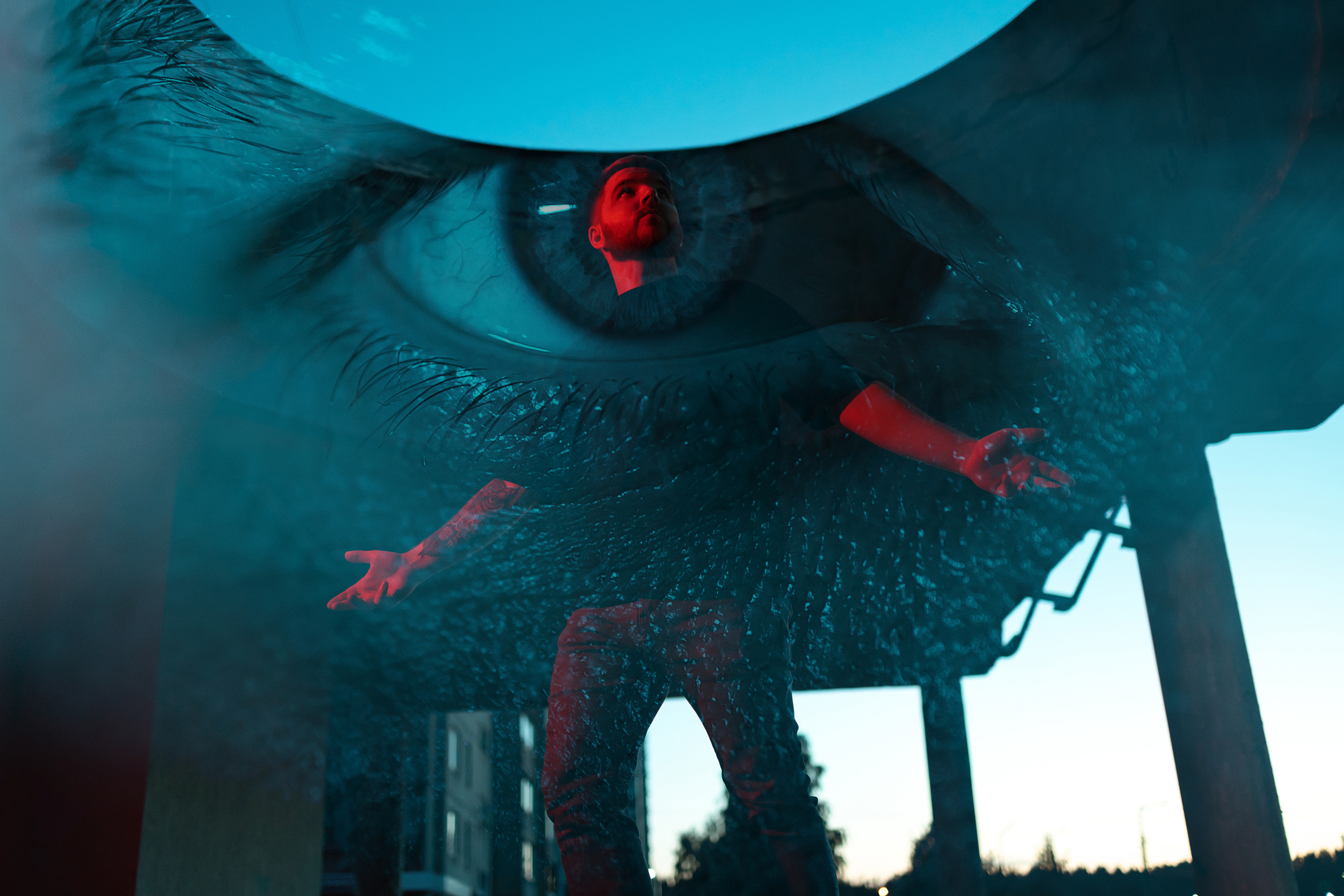 В ночном городе. Портретный фотограф