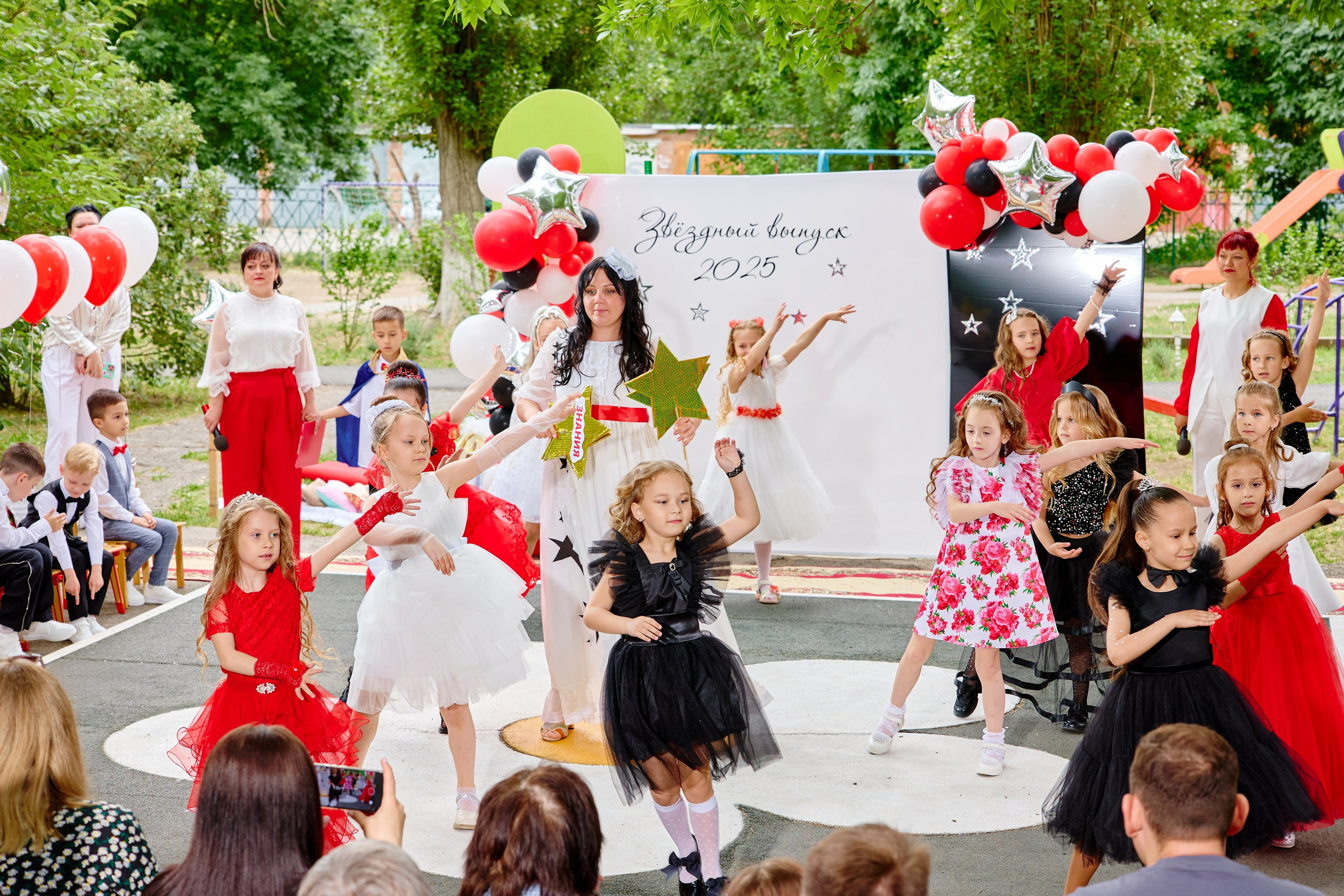 Выпускной 45 сад. Фотограф Выпускные альбомы Таганрог Сергей Коробченко