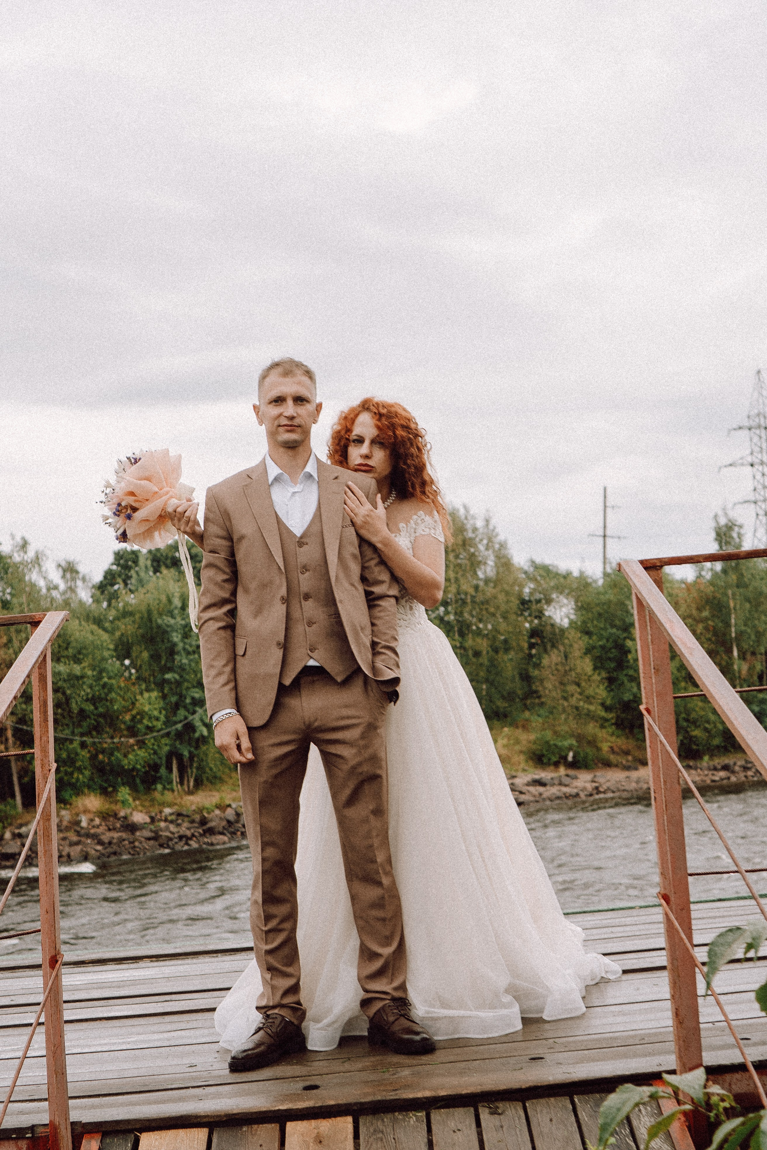 СВАДЕБНАЯ ФОТОСЕССИИЯ ПАРЫ В ГОРОДЕ ПРИОЗЕРСК В СОСНОВОМ ЛЕСУ И С ПИКАПОМ. Профессиональный фотограф, Санкт-Петербург — Виктория Богомолова