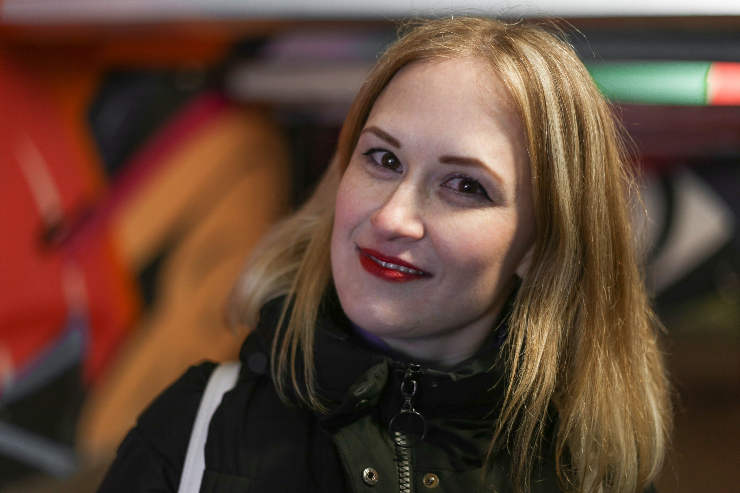 Маша на набережной. Часть 2. Фотограф Пермь. Фотосессия в фотостудии Перми и на свежем воздухе