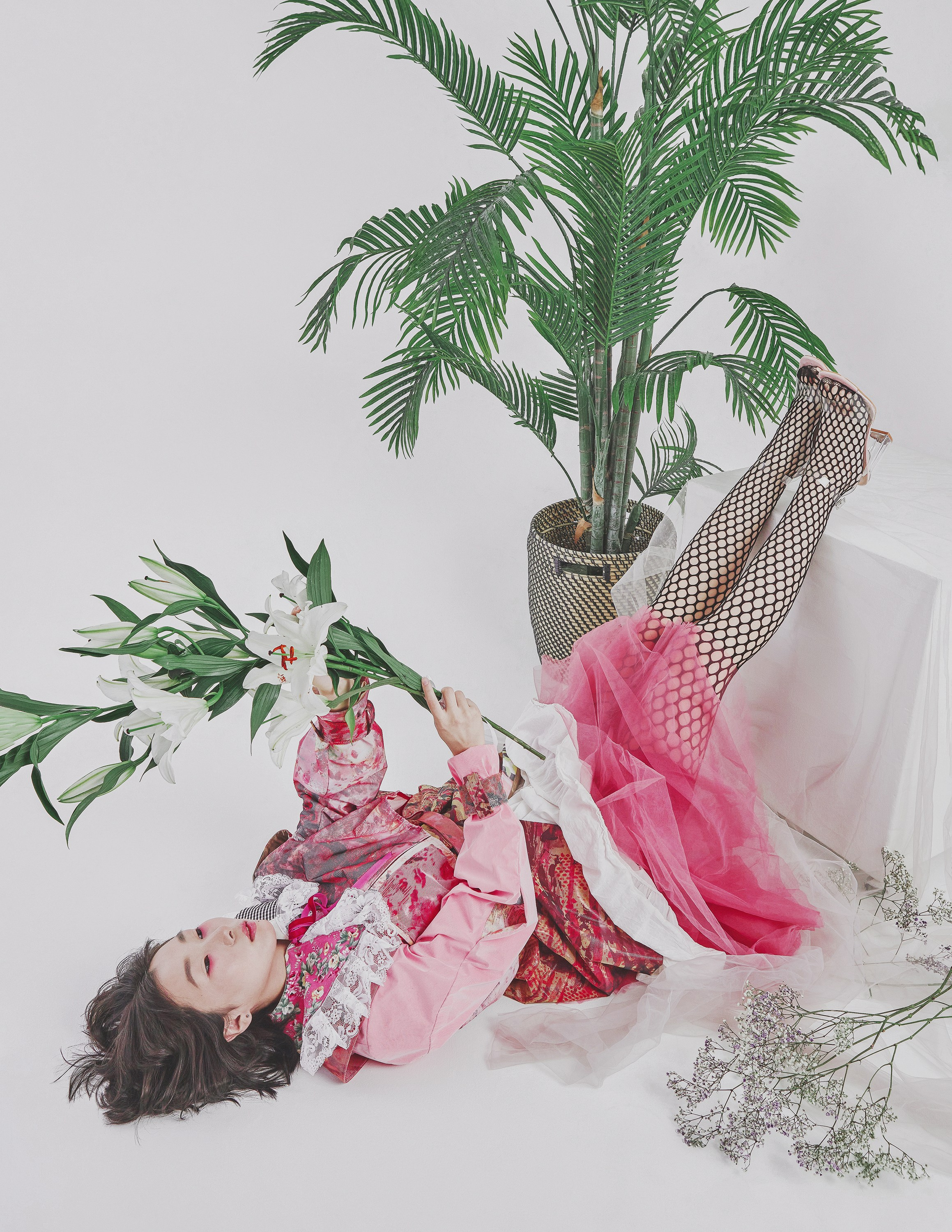 SPRING, FLOWERS AND… ALLERGY. Fashion photographer and art director