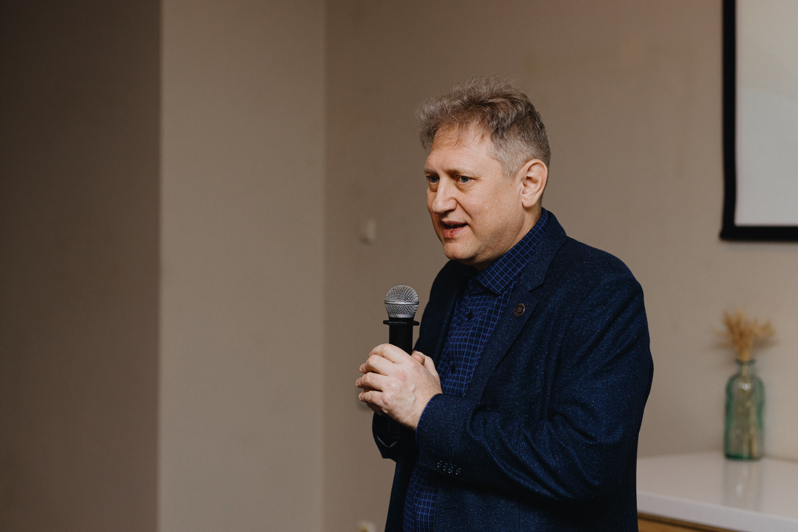 Nafta Club. Дискуссионный клуб. Фотограф Илья Чернов