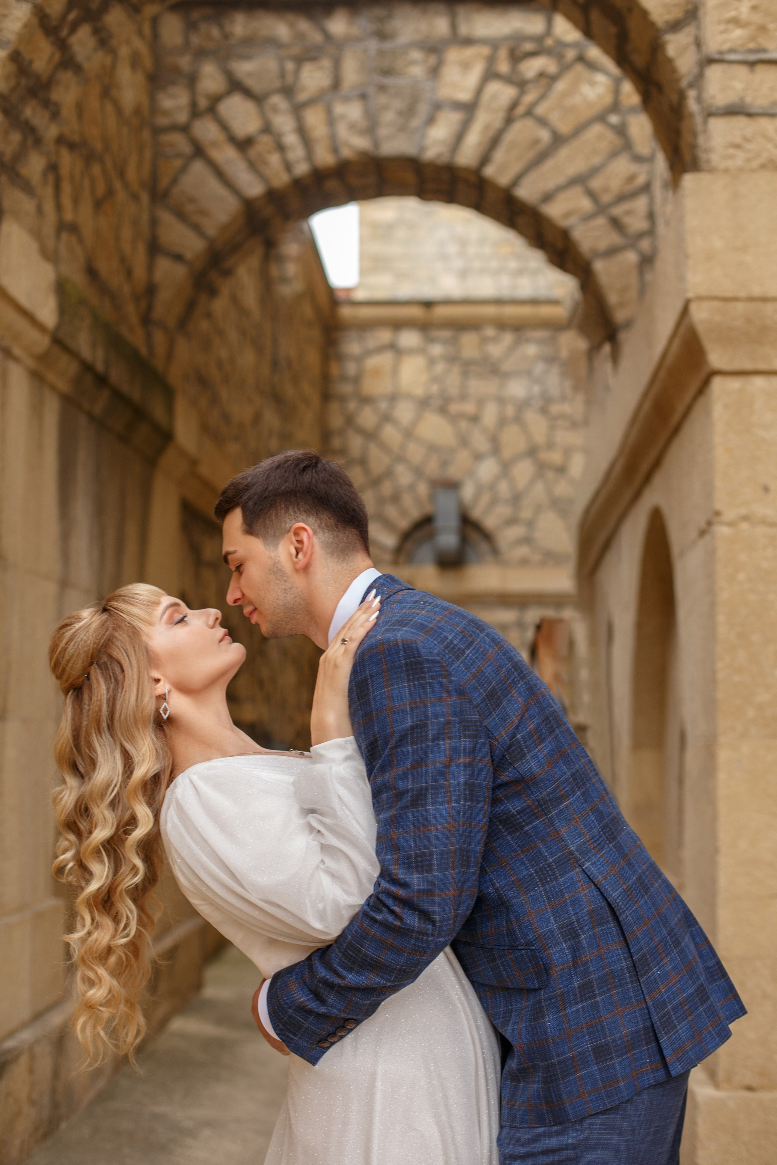 Свадебная фото прогулка пары в центре Ессентуков. Фотограф Ставрополь Пятигорск Елизавета Дарина