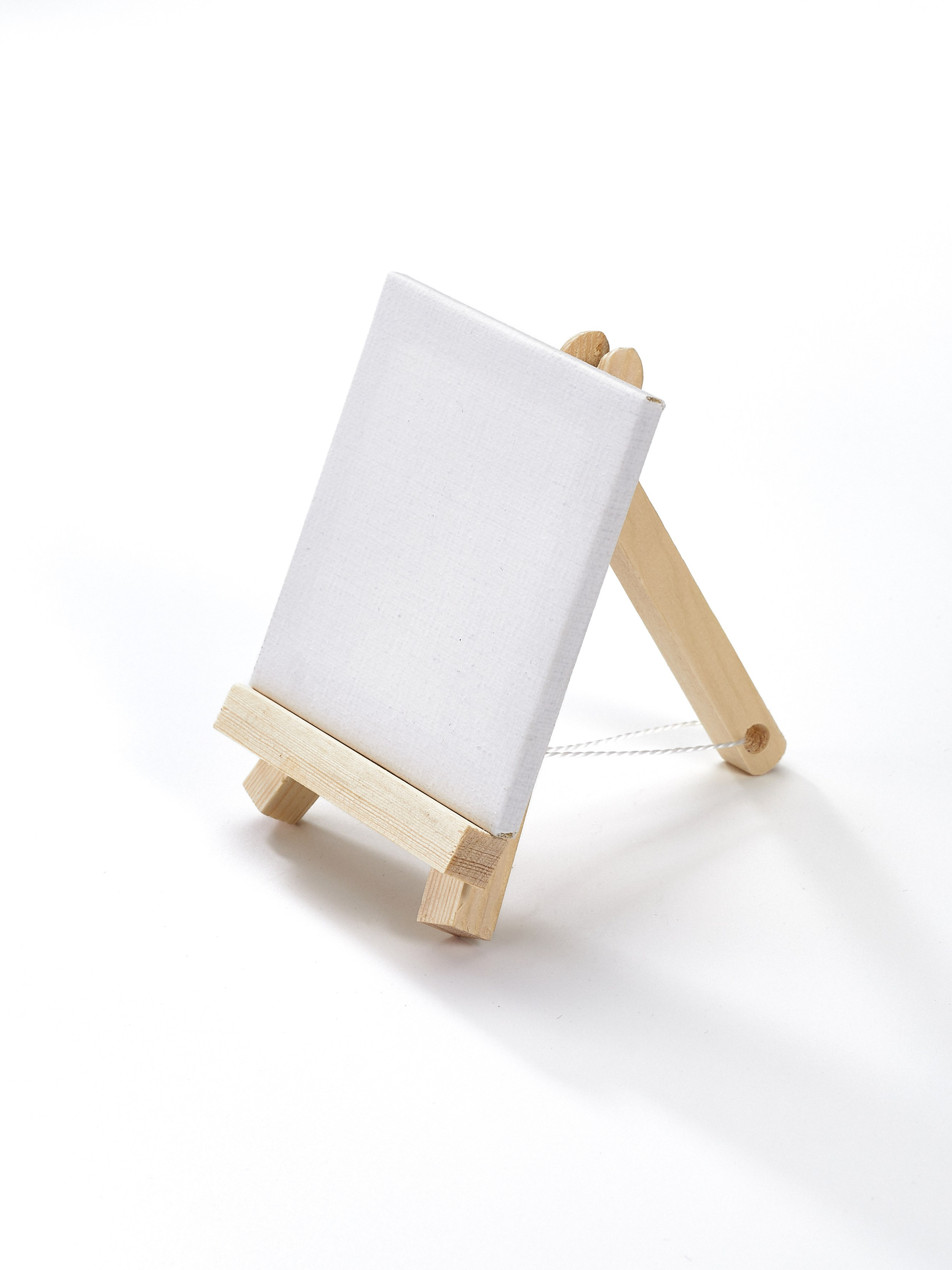 Минимольберт с холстом. Уютная студия предметной съемки для маркетплейсов в городе Москва