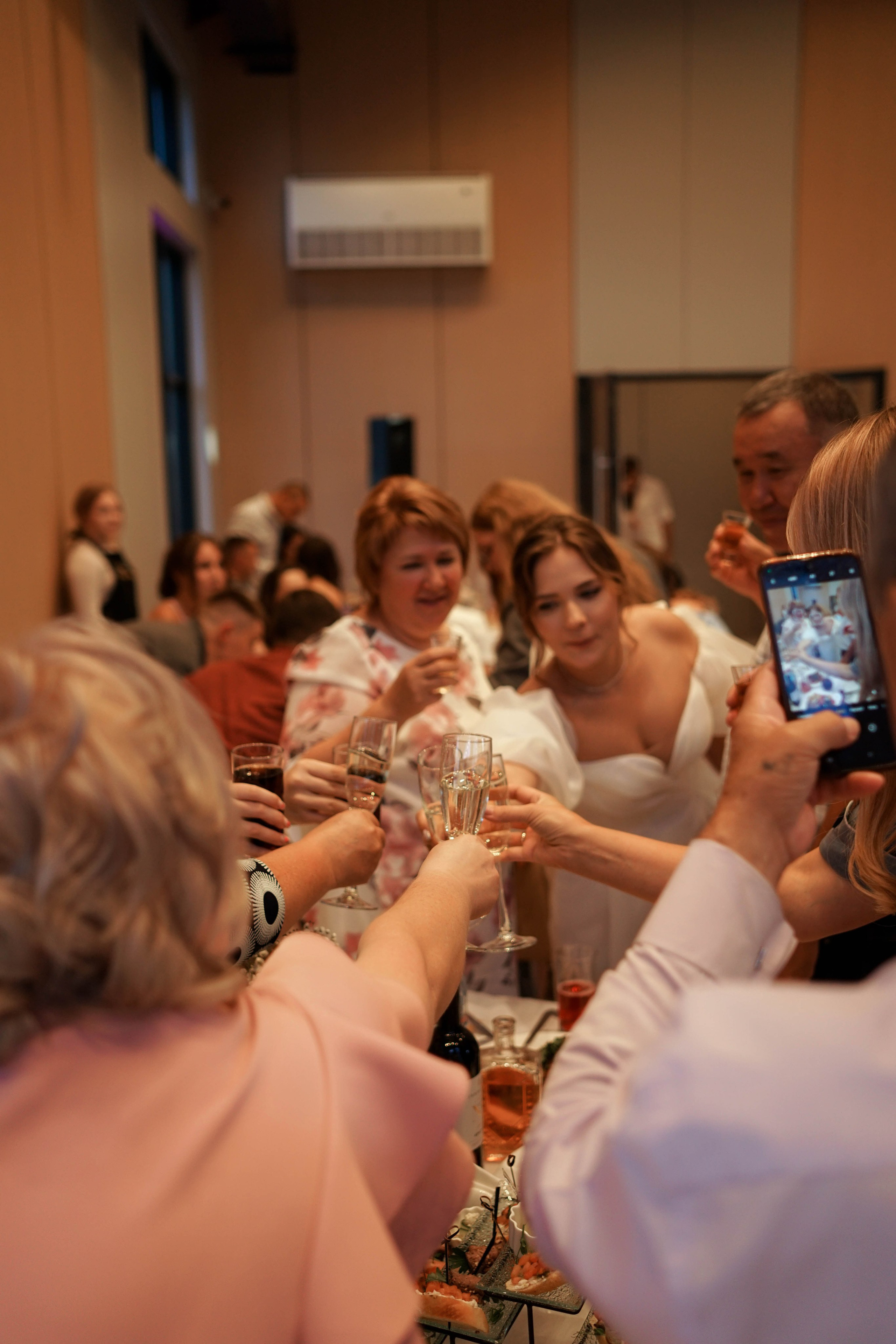 Лиза и Сережа: регистрация, прогулка и банкет. Фотограф в Иркутске